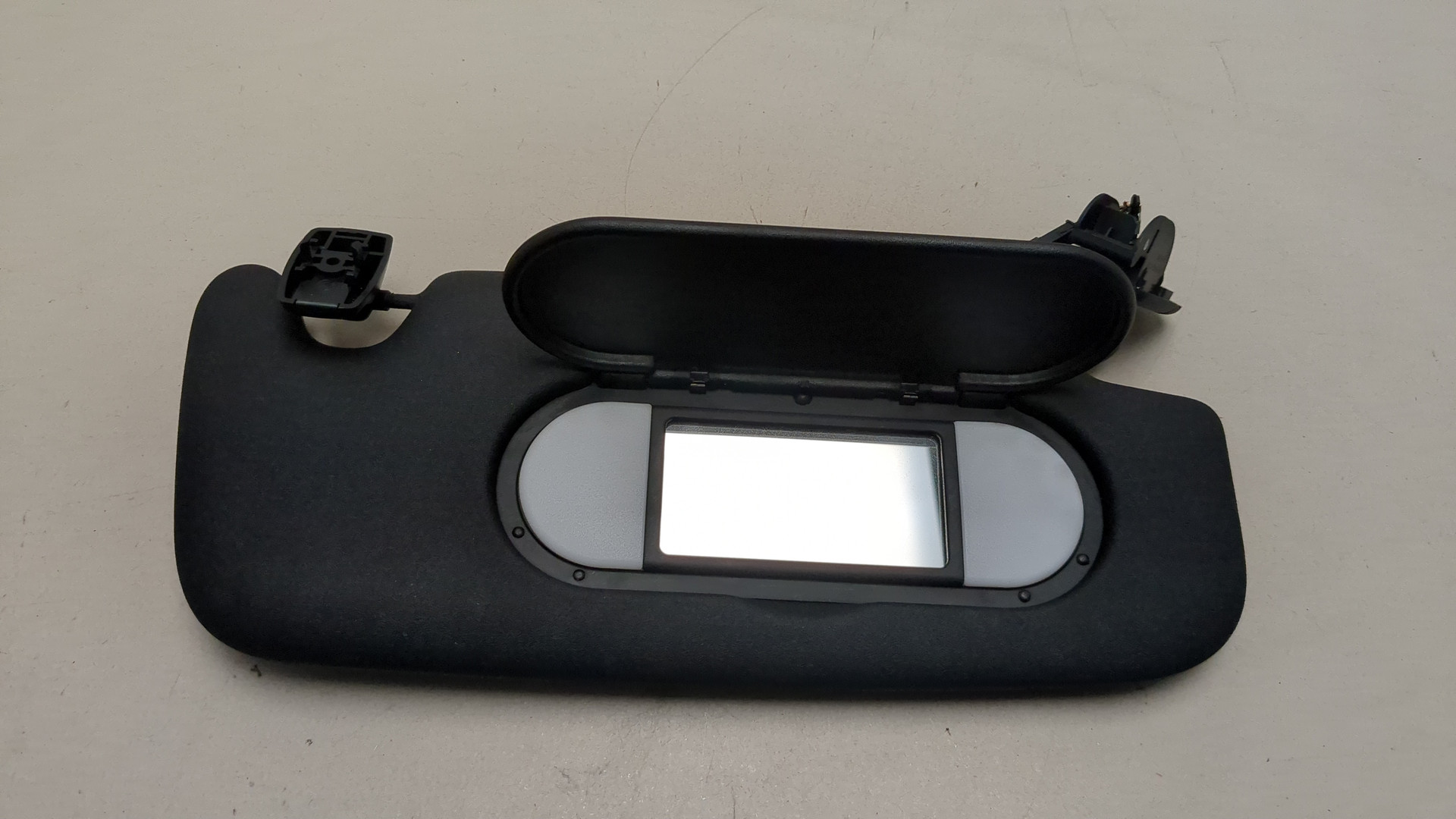 Козырек солнцезащитный