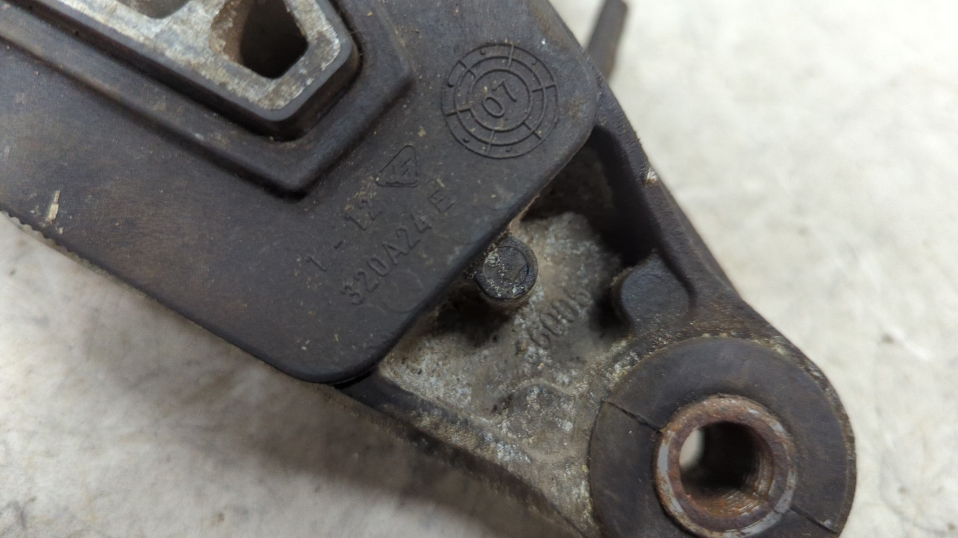 Опора двигателя