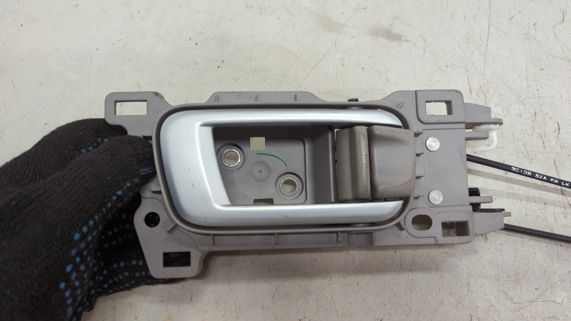 Замок двери задней левой