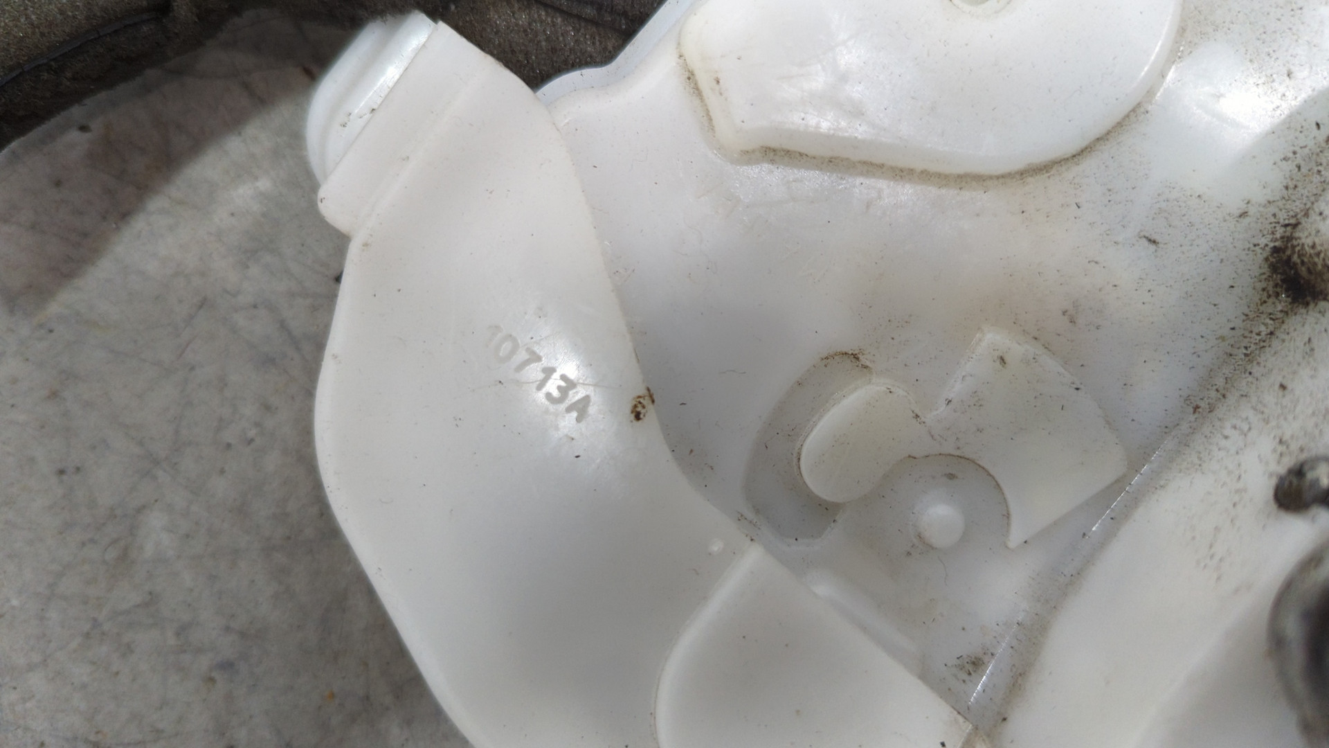 Замок двери задней левой