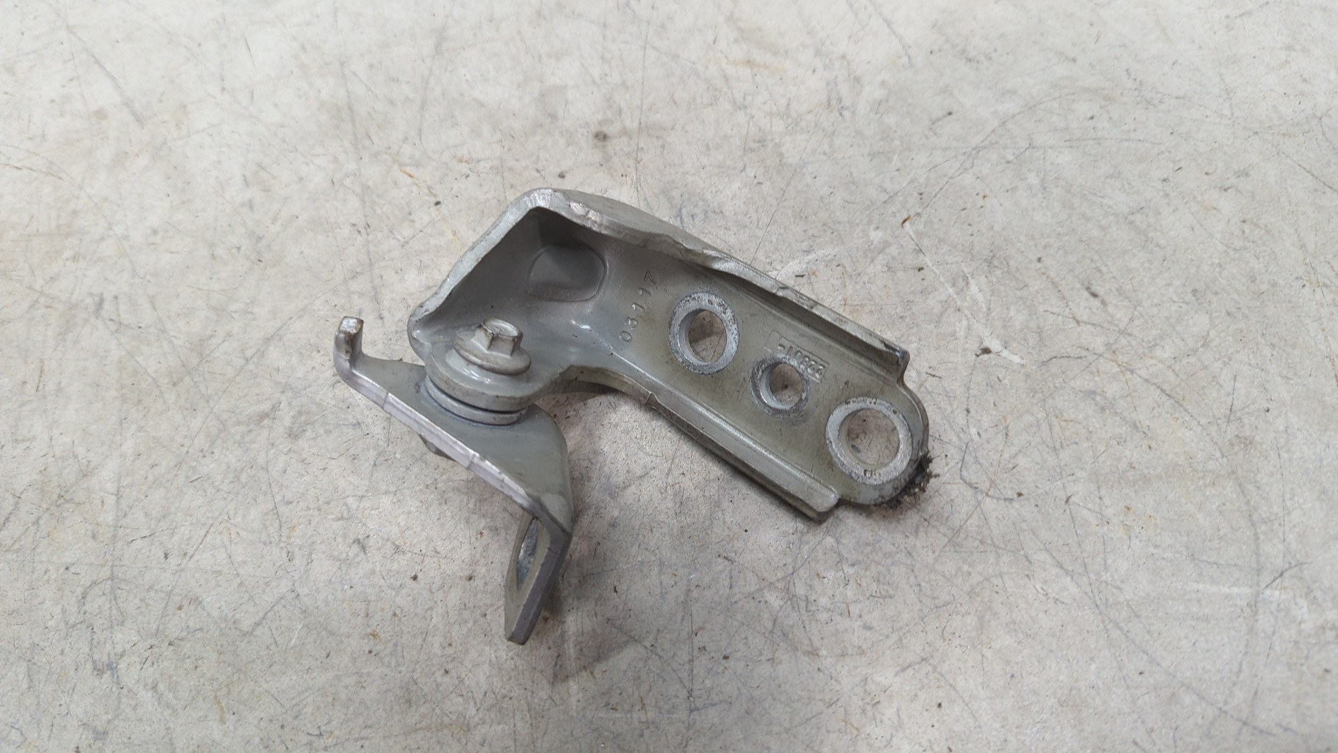 Петля двери