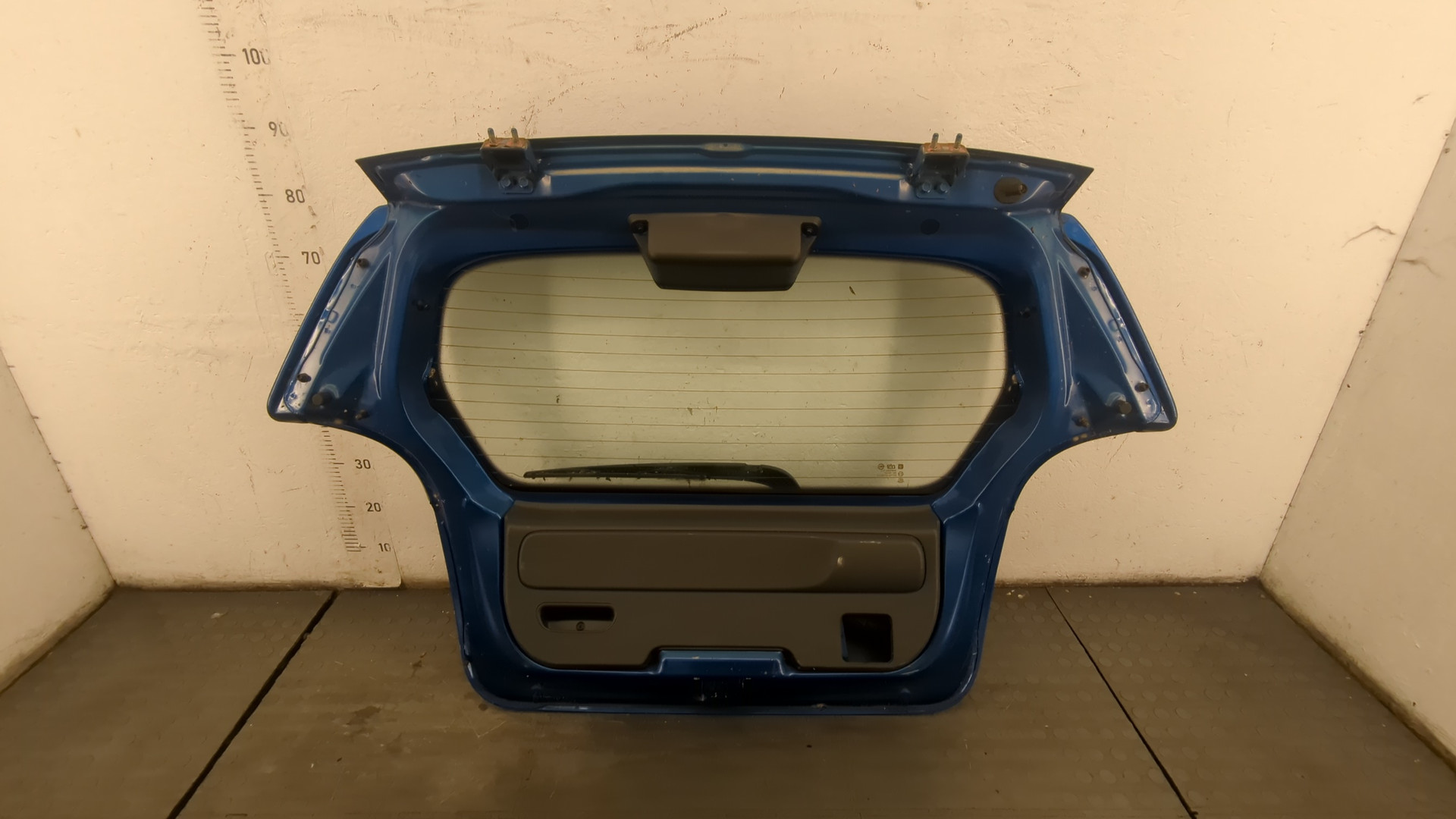 Дверь багажника