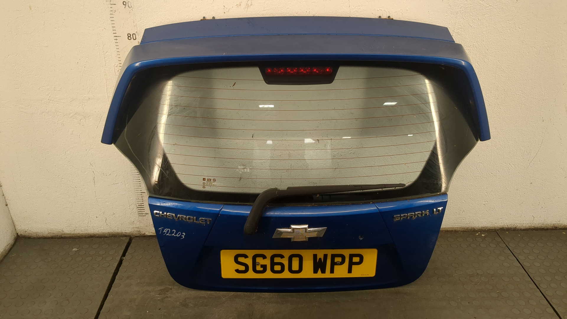 Дверь багажника