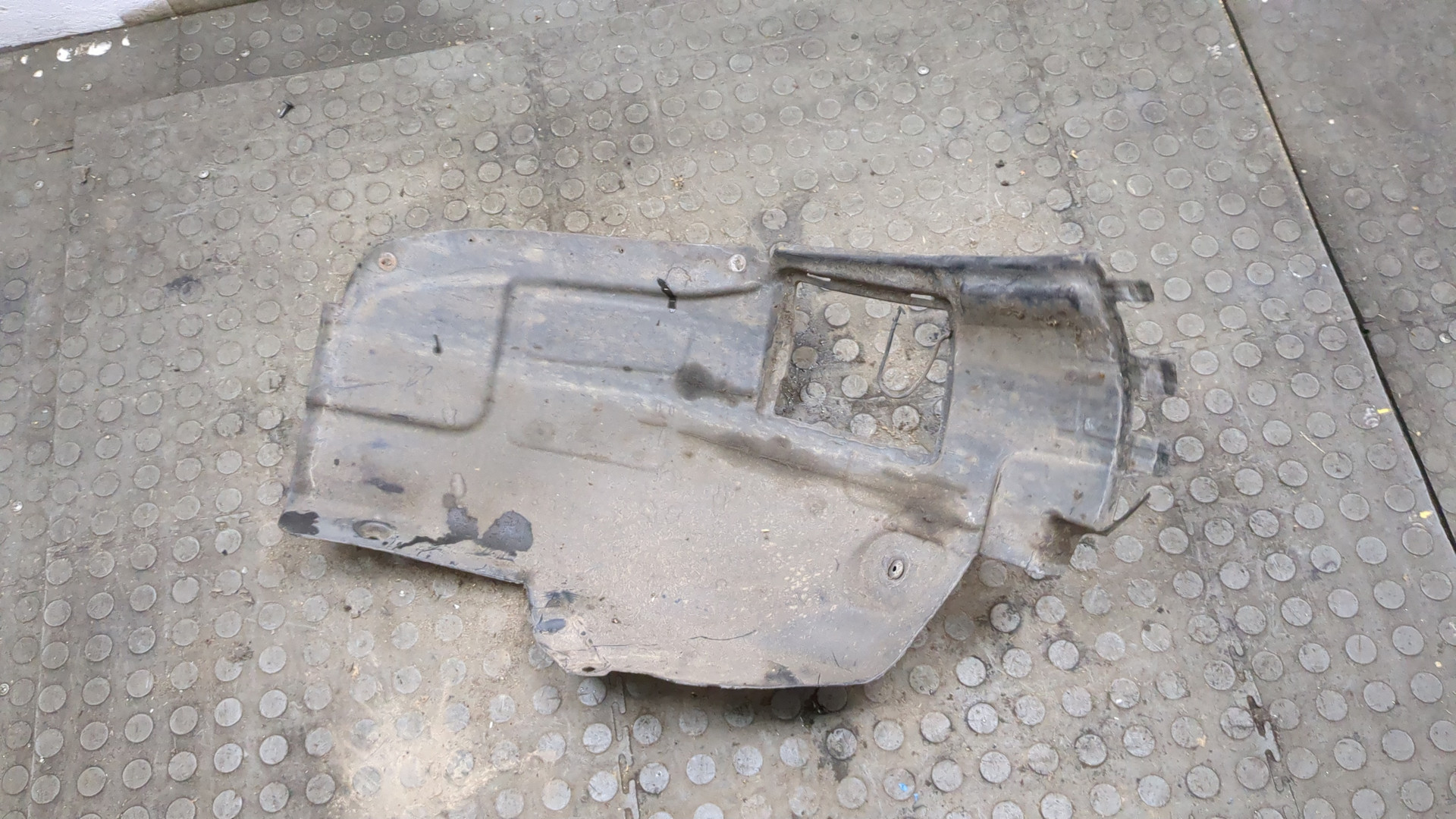 Локер передний левый