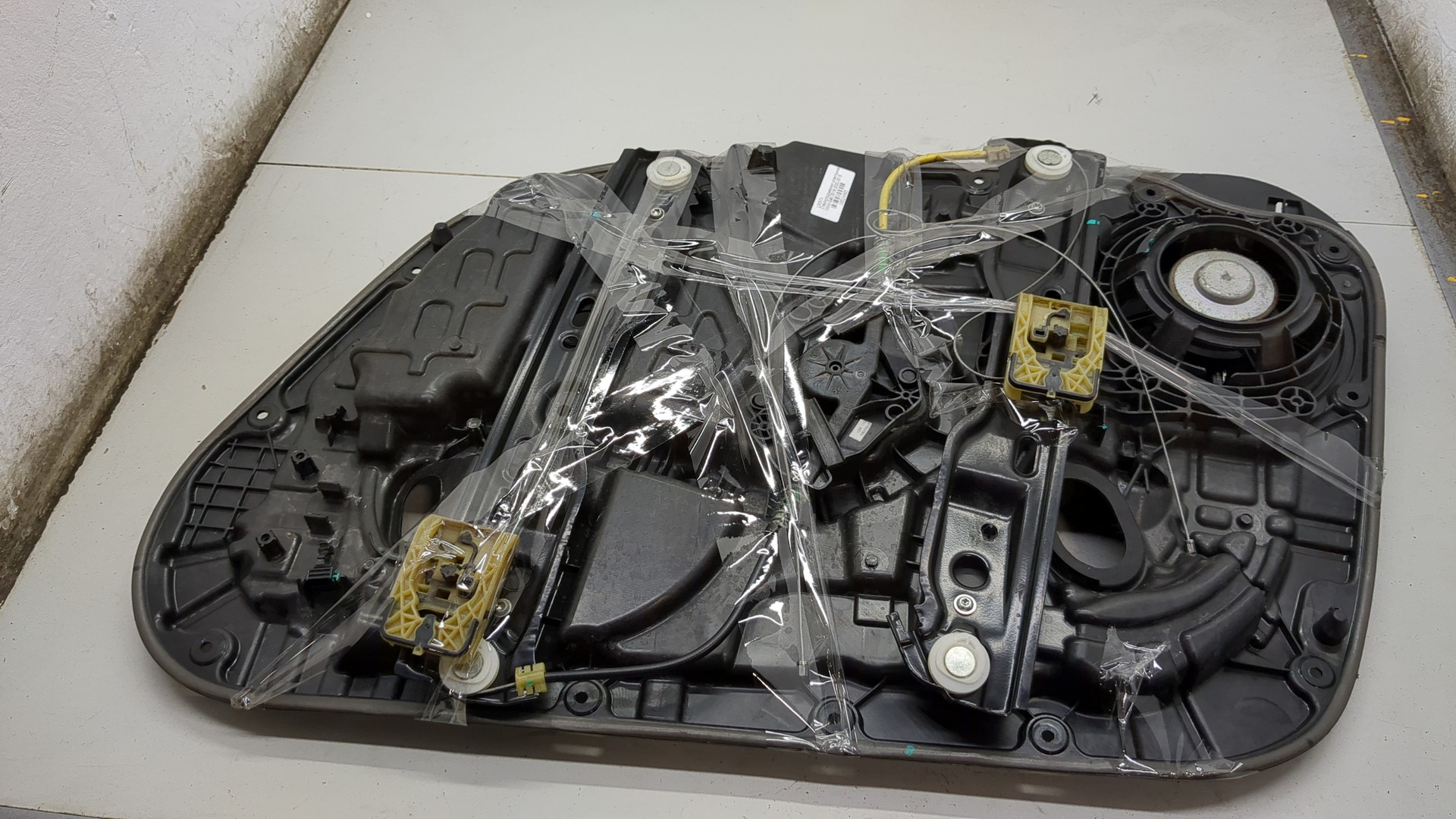 Стеклоподъемник электр. задний левый