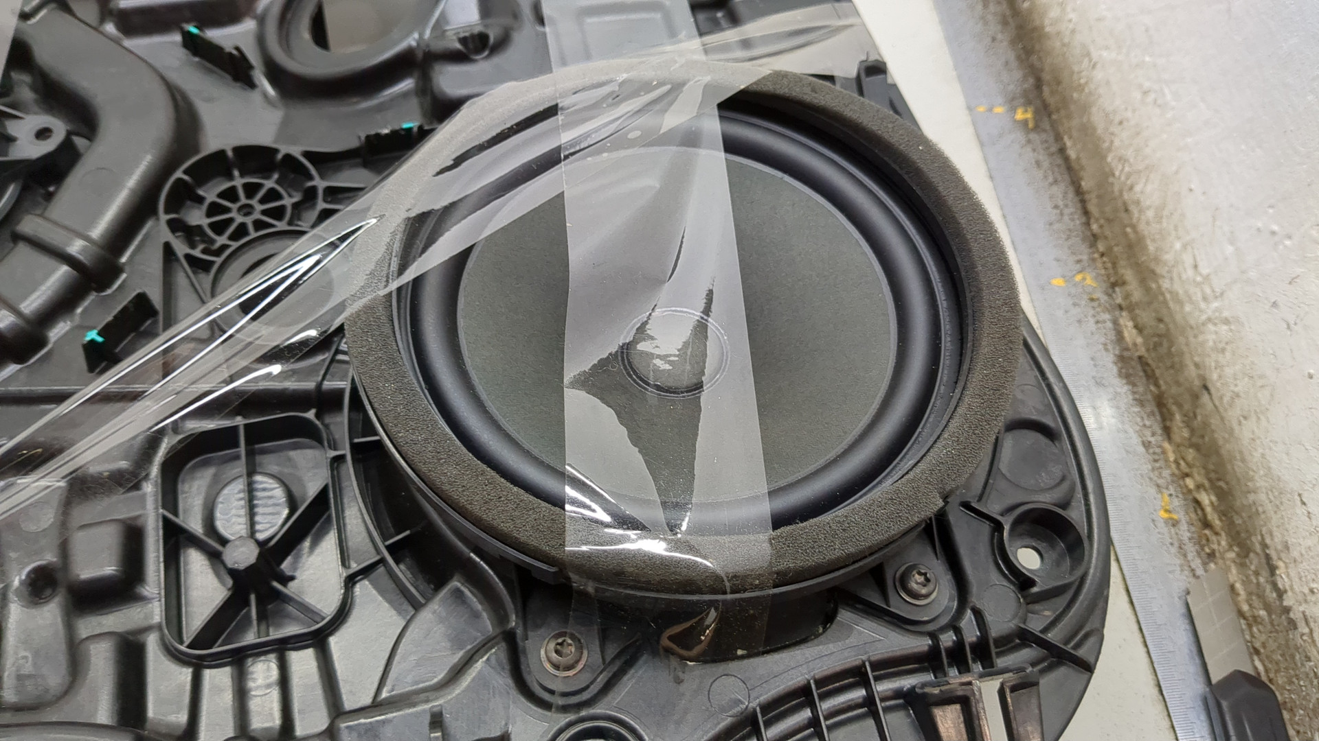 Стеклоподъемник электр. задний левый