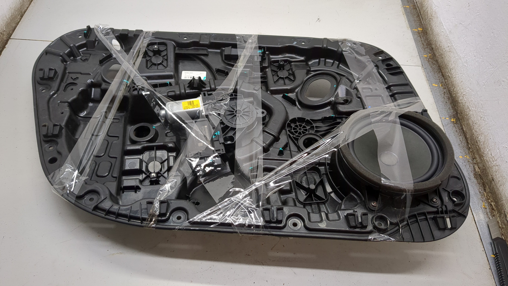 Стеклоподъемник электр. задний левый