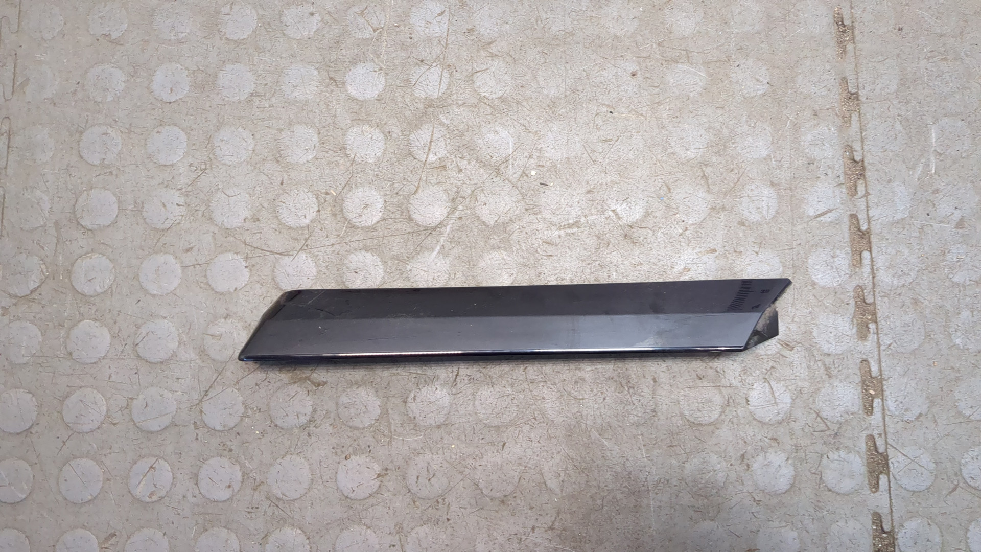 Накладка стекла заднего левого