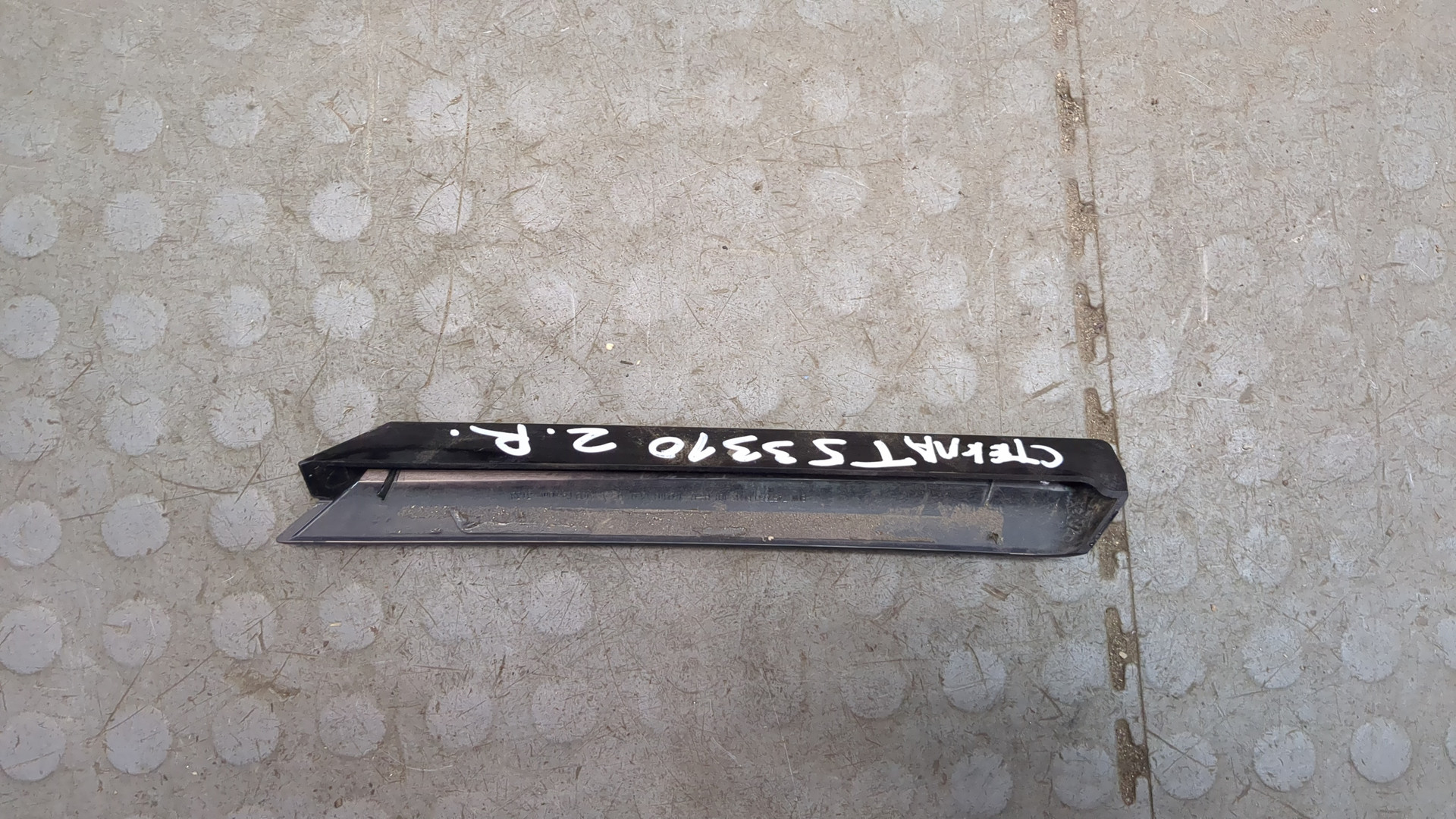 Накладка стекла заднего правого