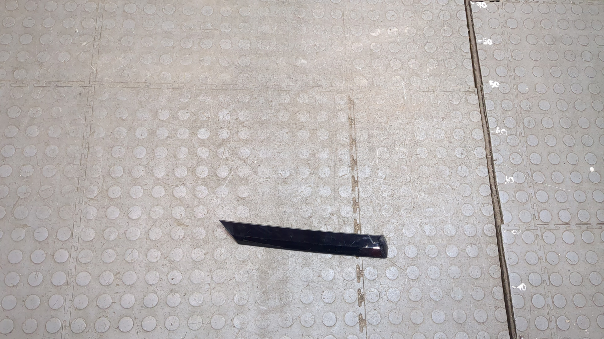 Накладка стекла заднего правого