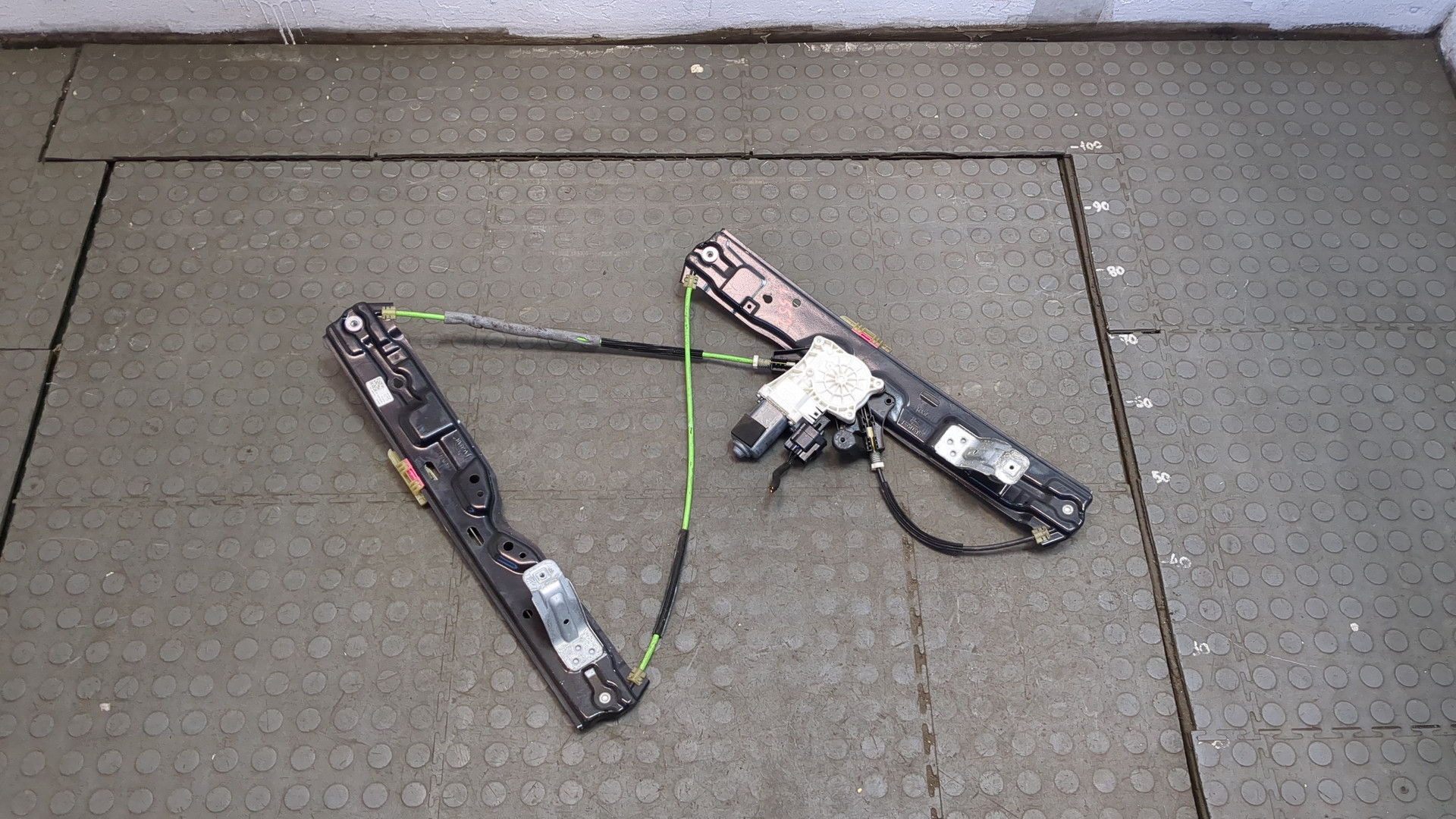 Стеклоподъемник электр. задний левый