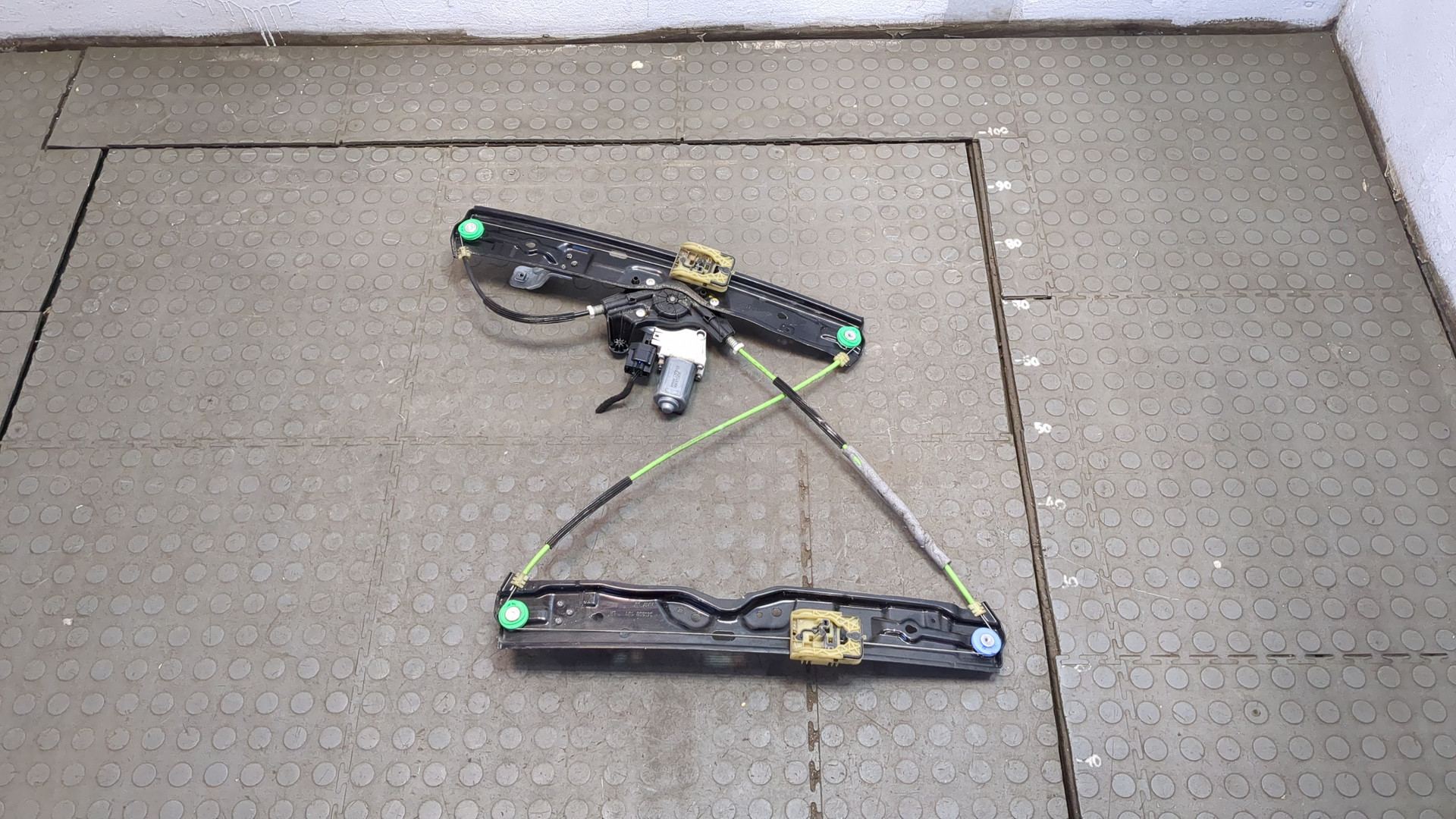 Стеклоподъемник электр. задний левый