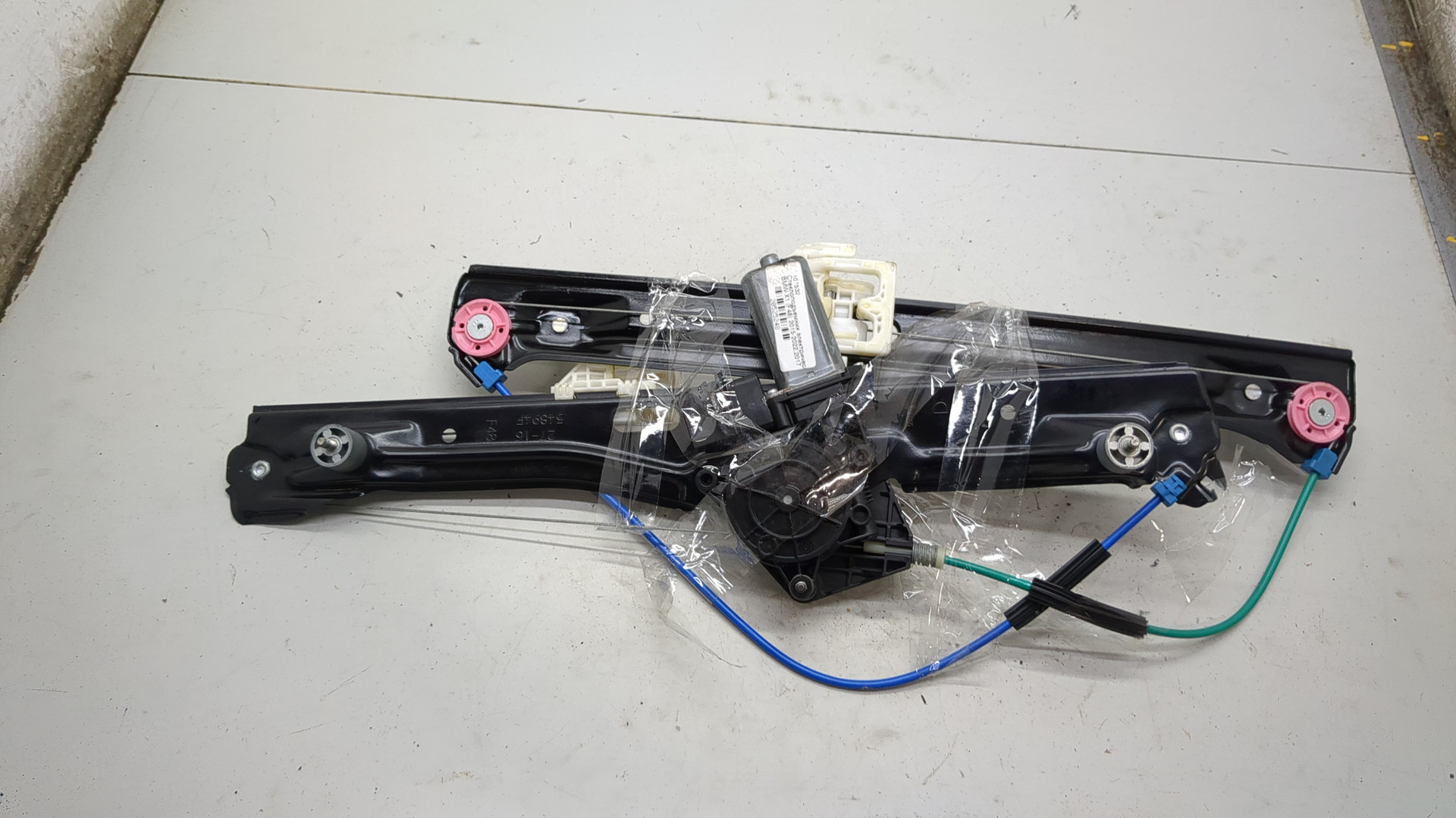 Стеклоподъемник электр. передний правый