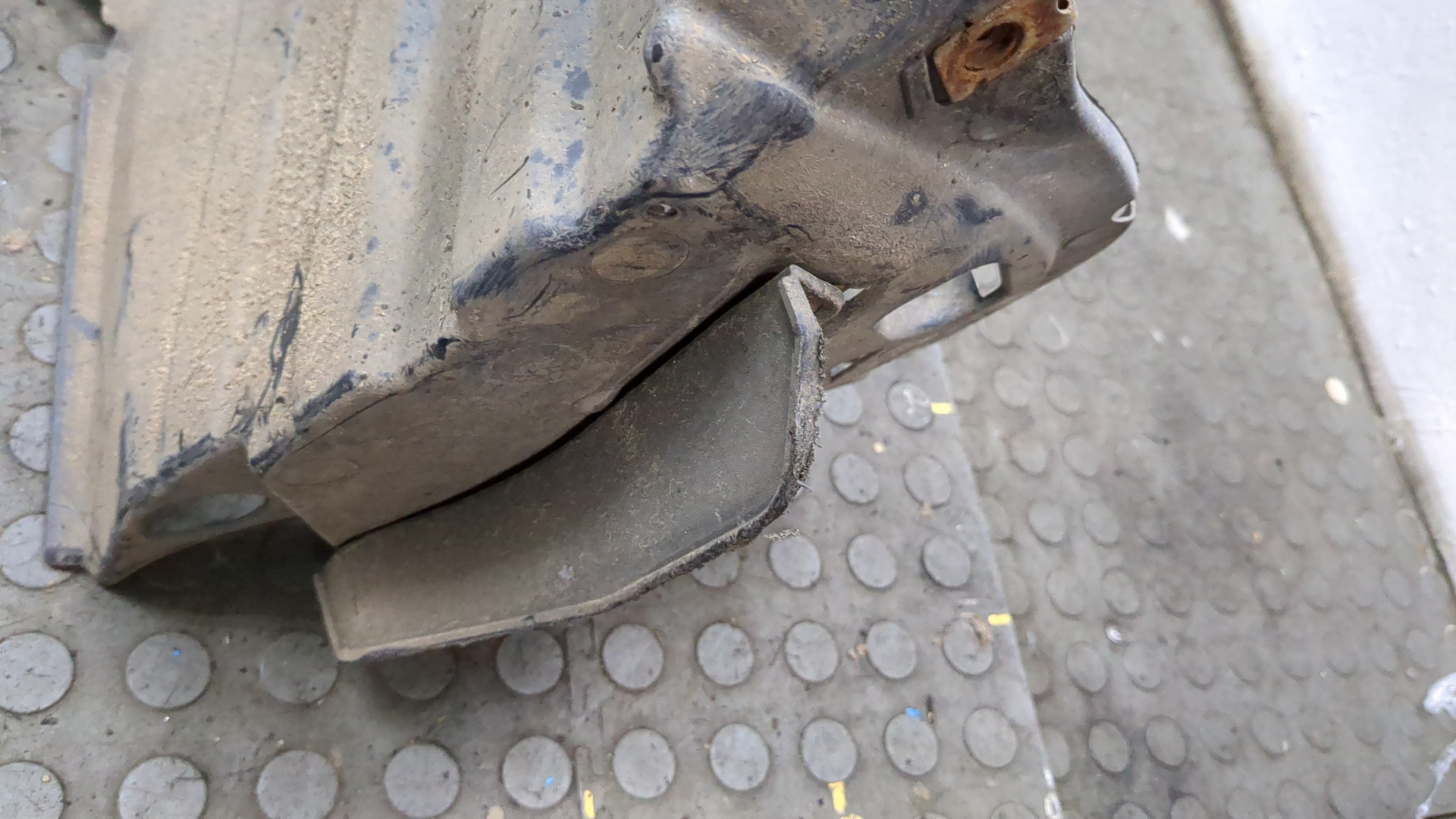 Локер передний правый