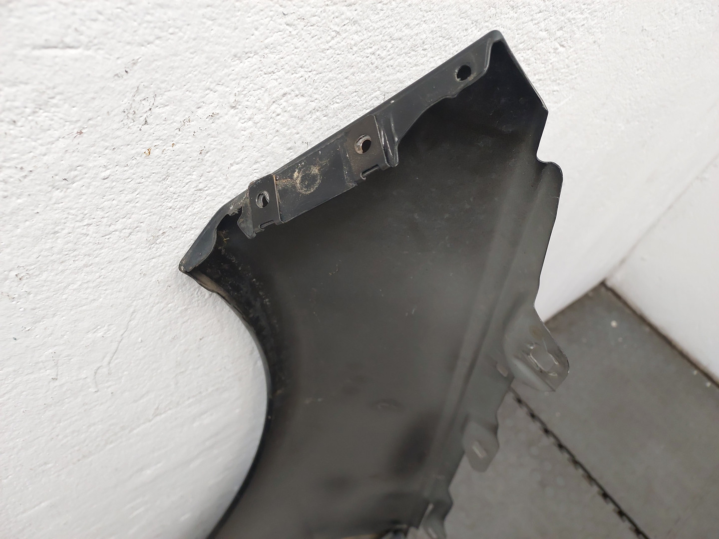 Крыло переднее правое