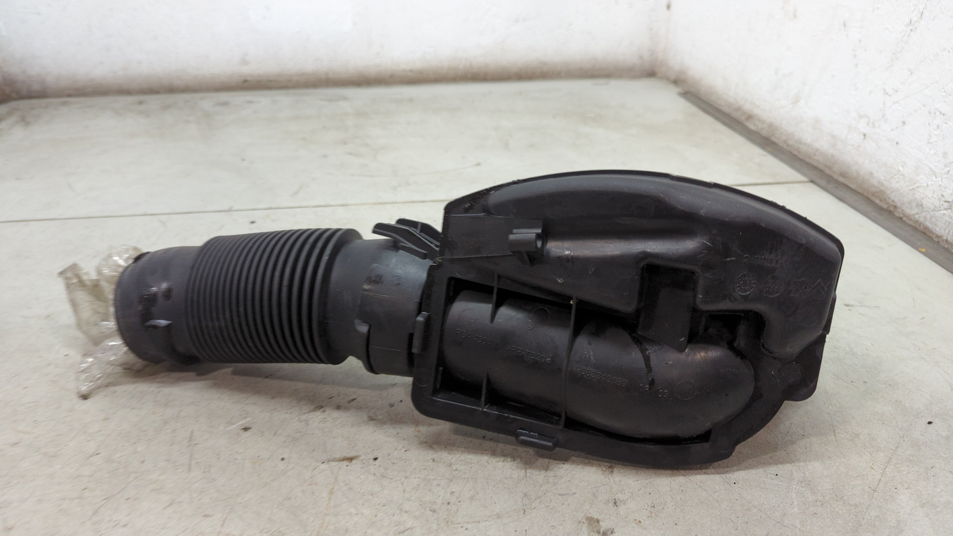 Патрубок воздушного фильтра