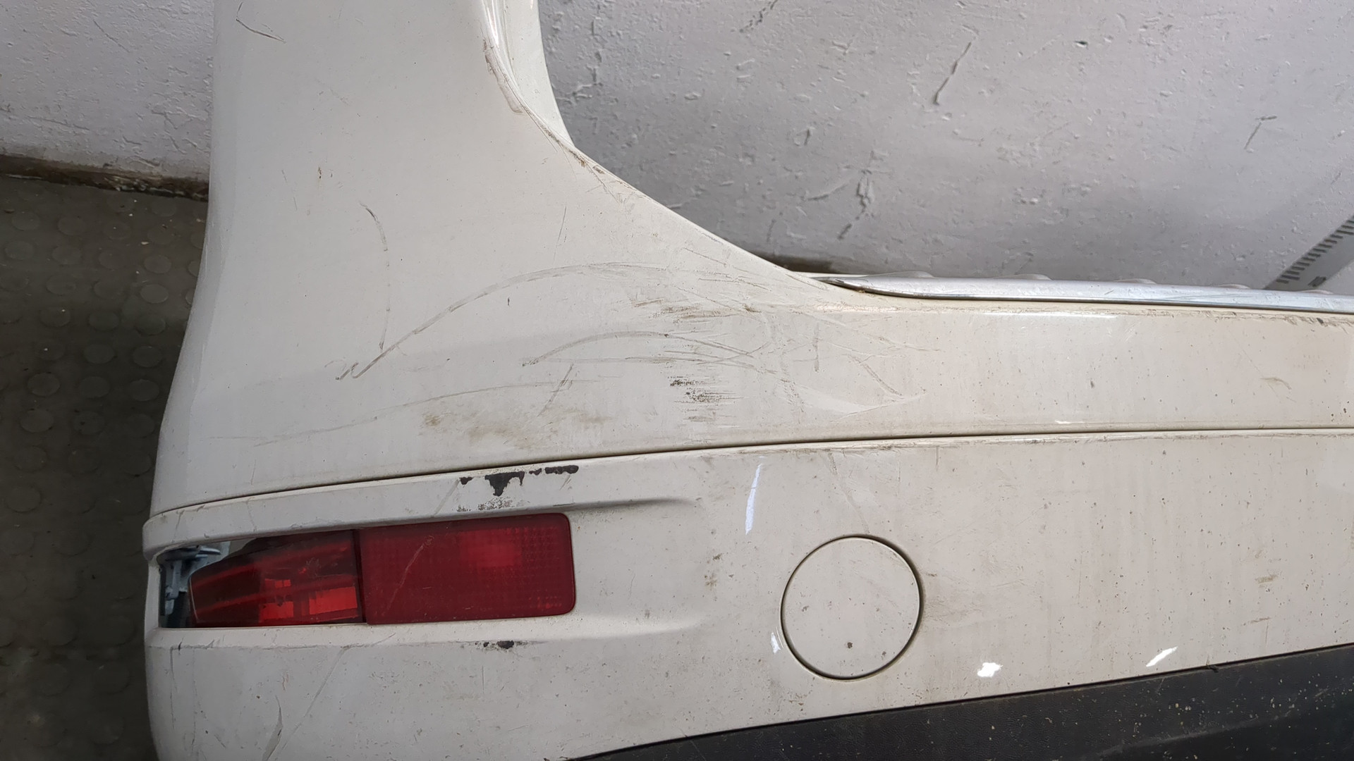 Бампер задний