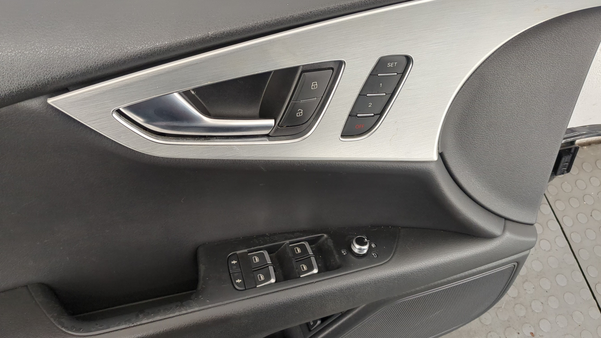 Дверь передняя левая