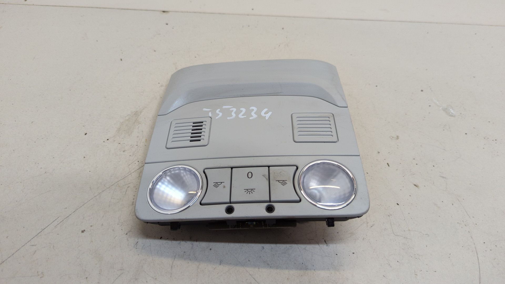 Плафон салонный