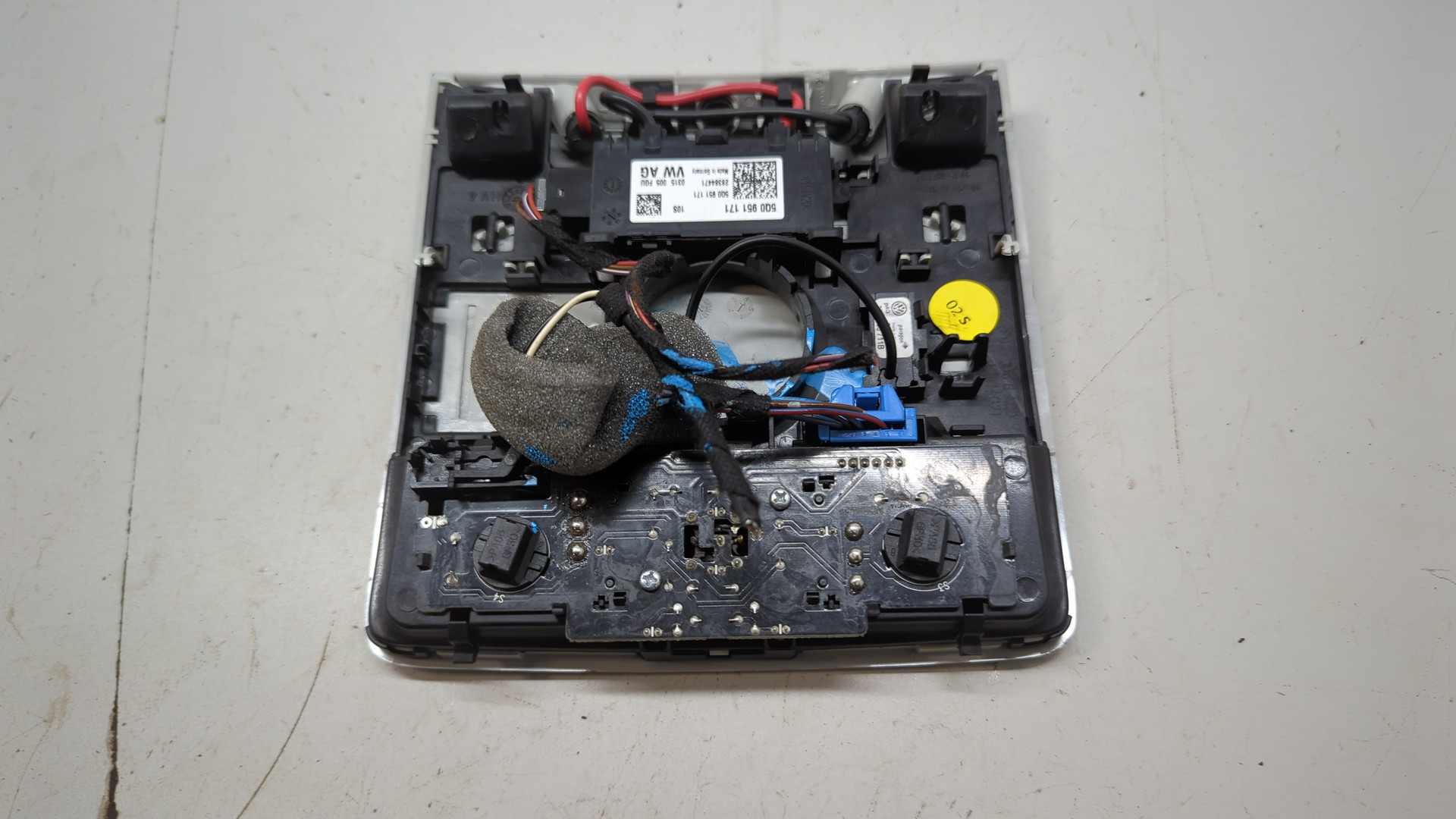 Плафон салонный