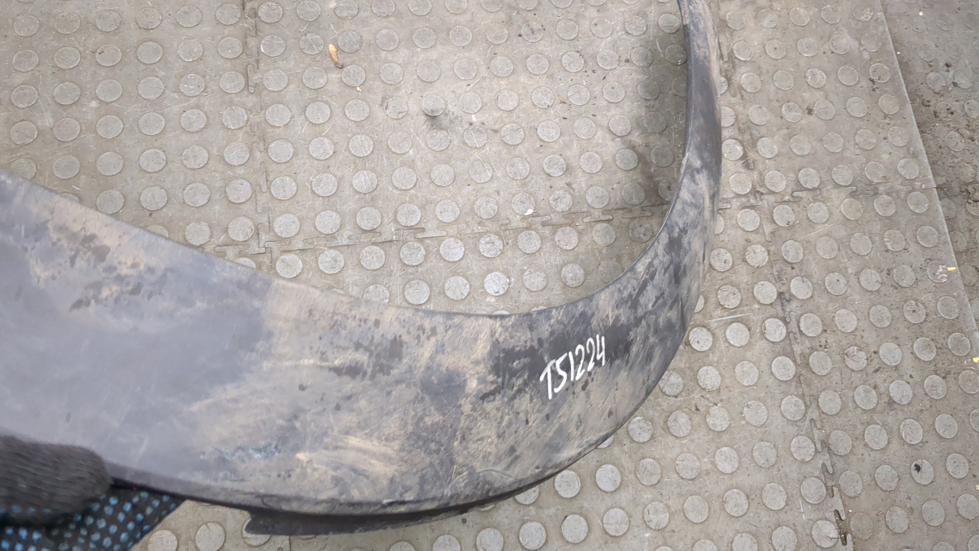 Накладка переднего крыла левого