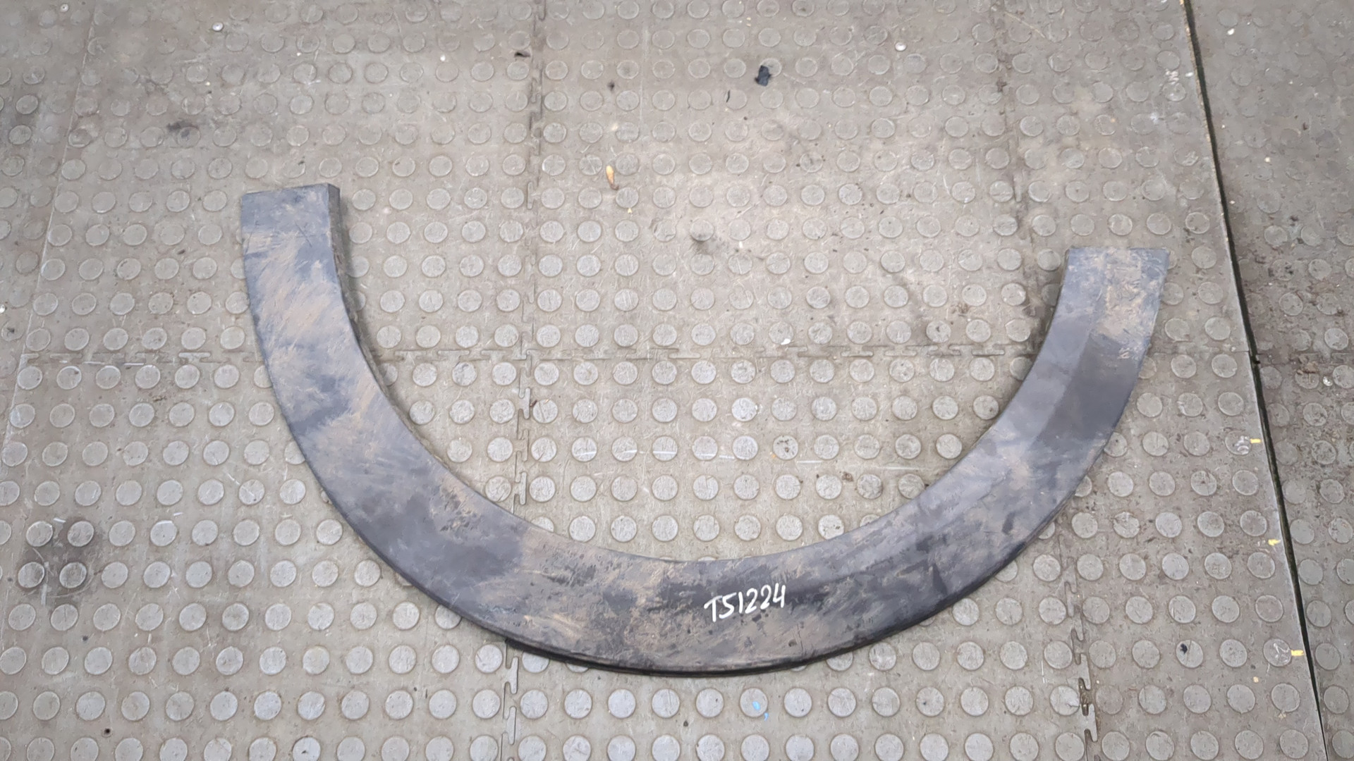 Накладка переднего крыла левого