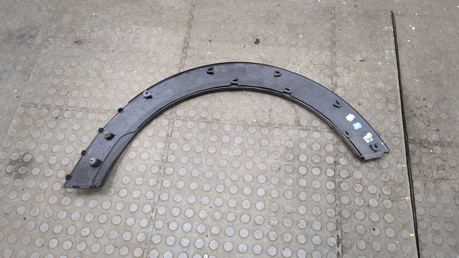 Накладка заднего крыла левого