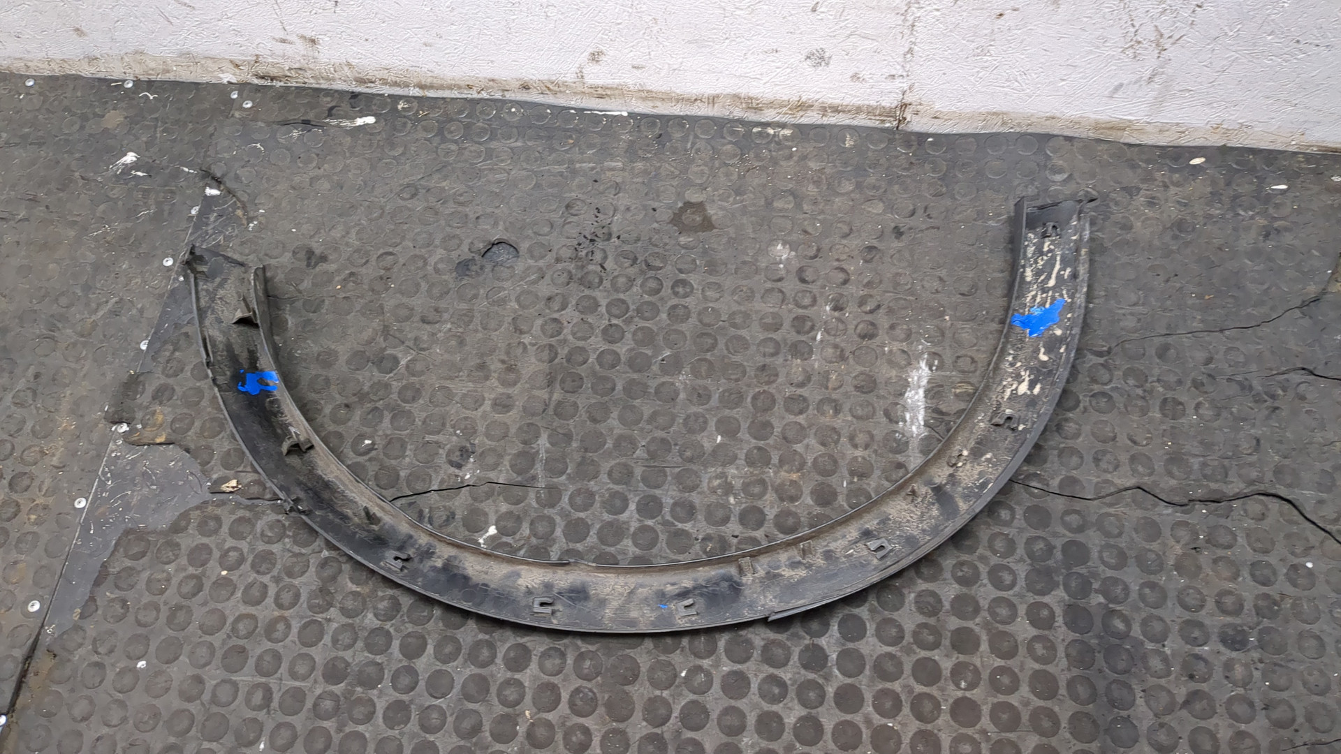 Молдинг заднего крыла правого