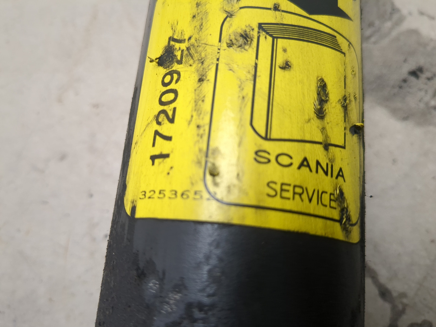 Рабочий цилиндр подъема кабины