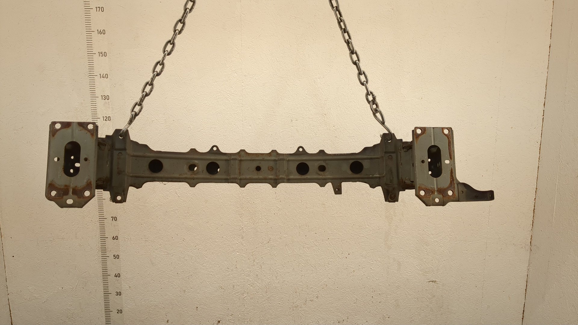 Усилитель переднего бампера