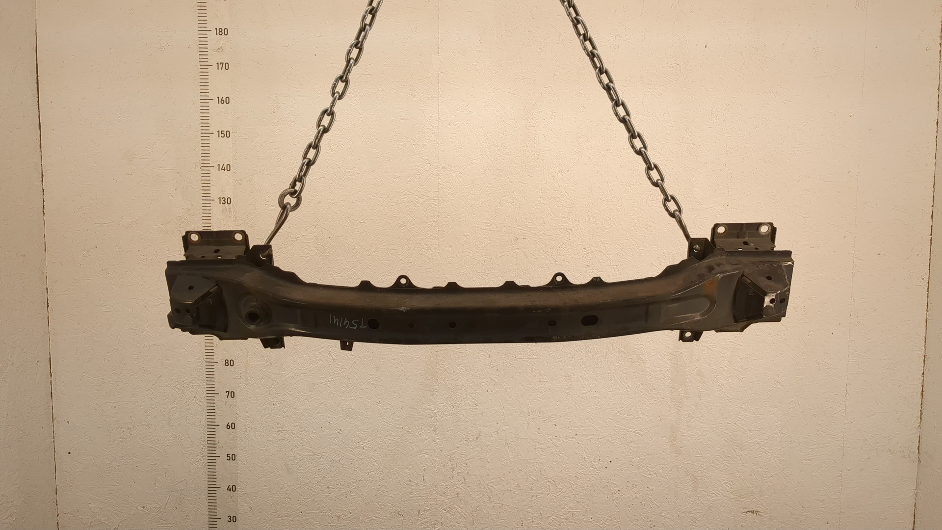 Усилитель переднего бампера