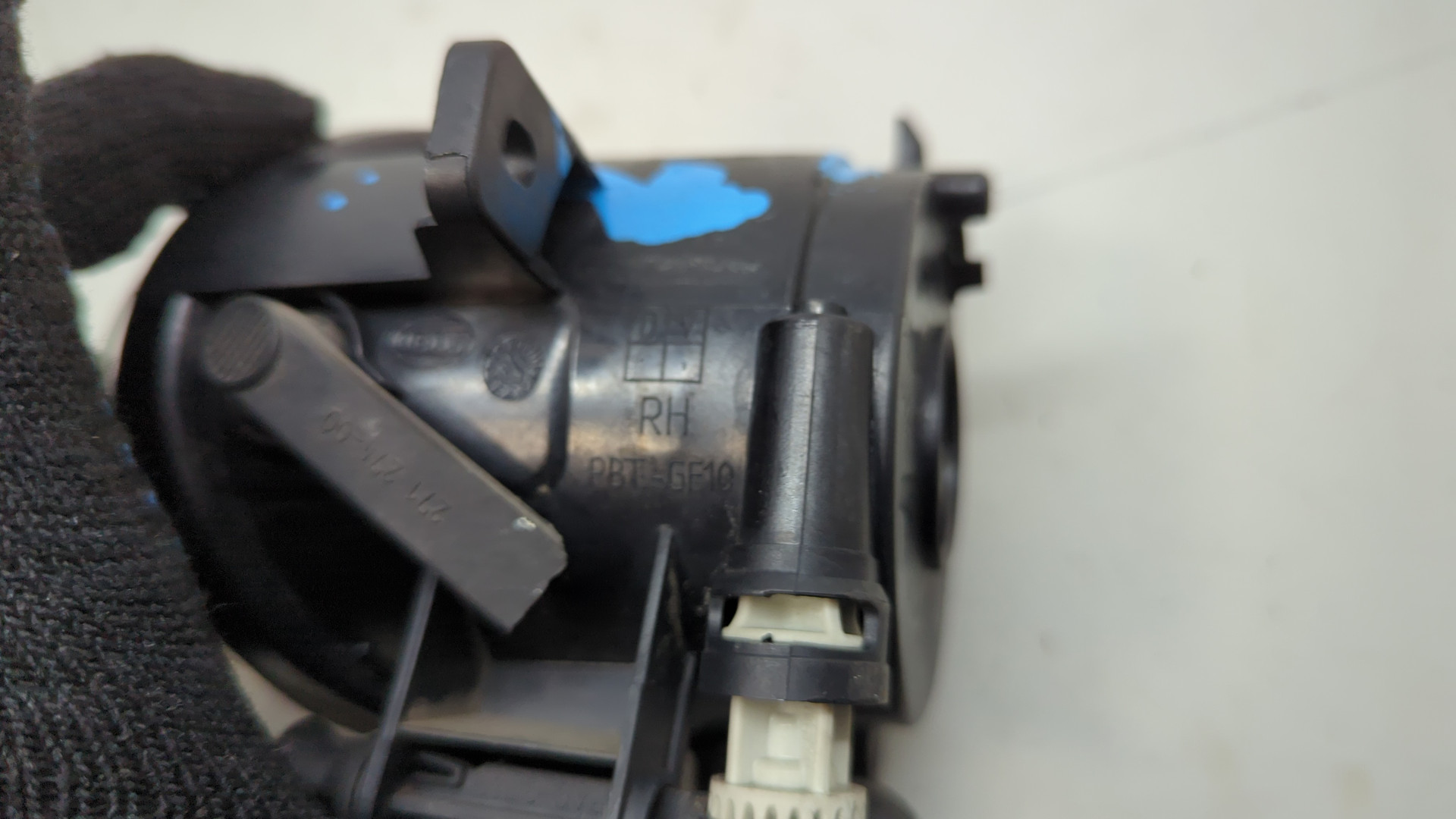 Фара противотуманная левая