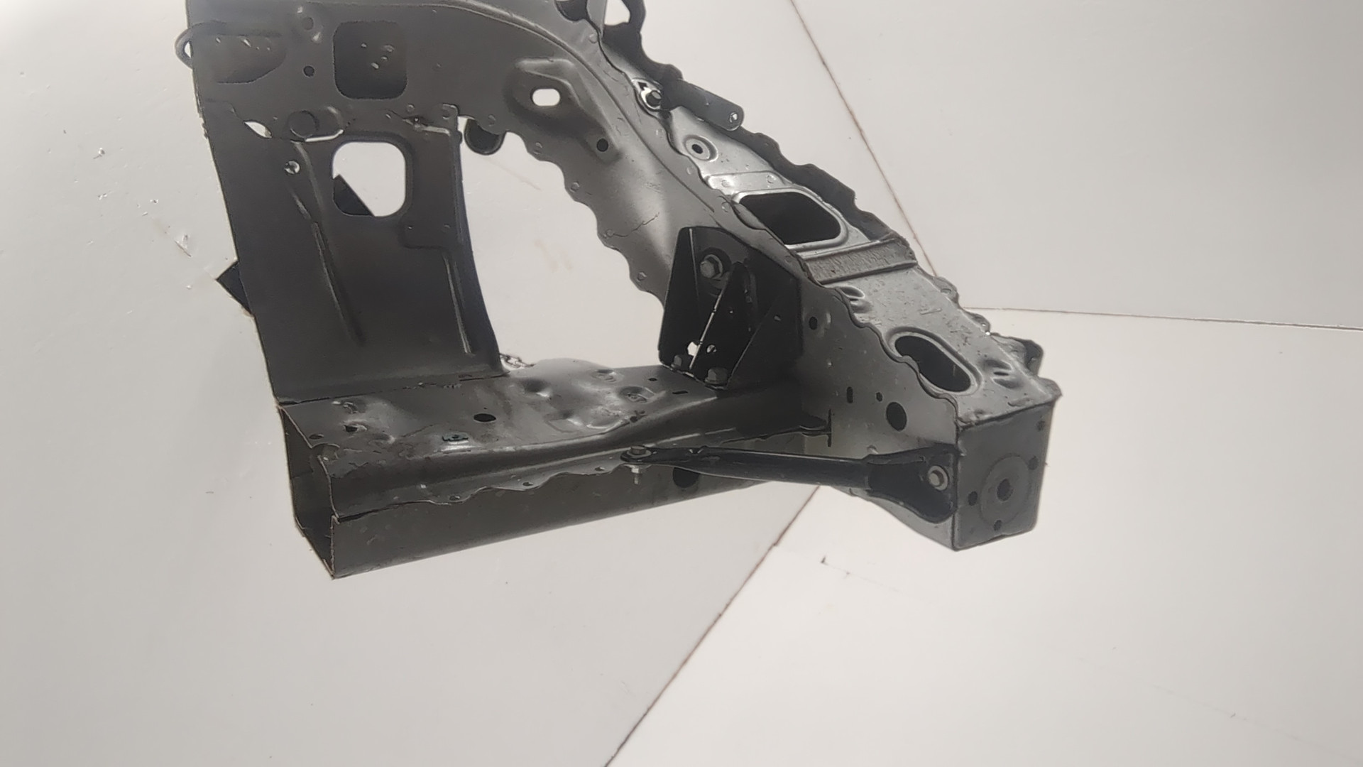 Лонжерон передний левый