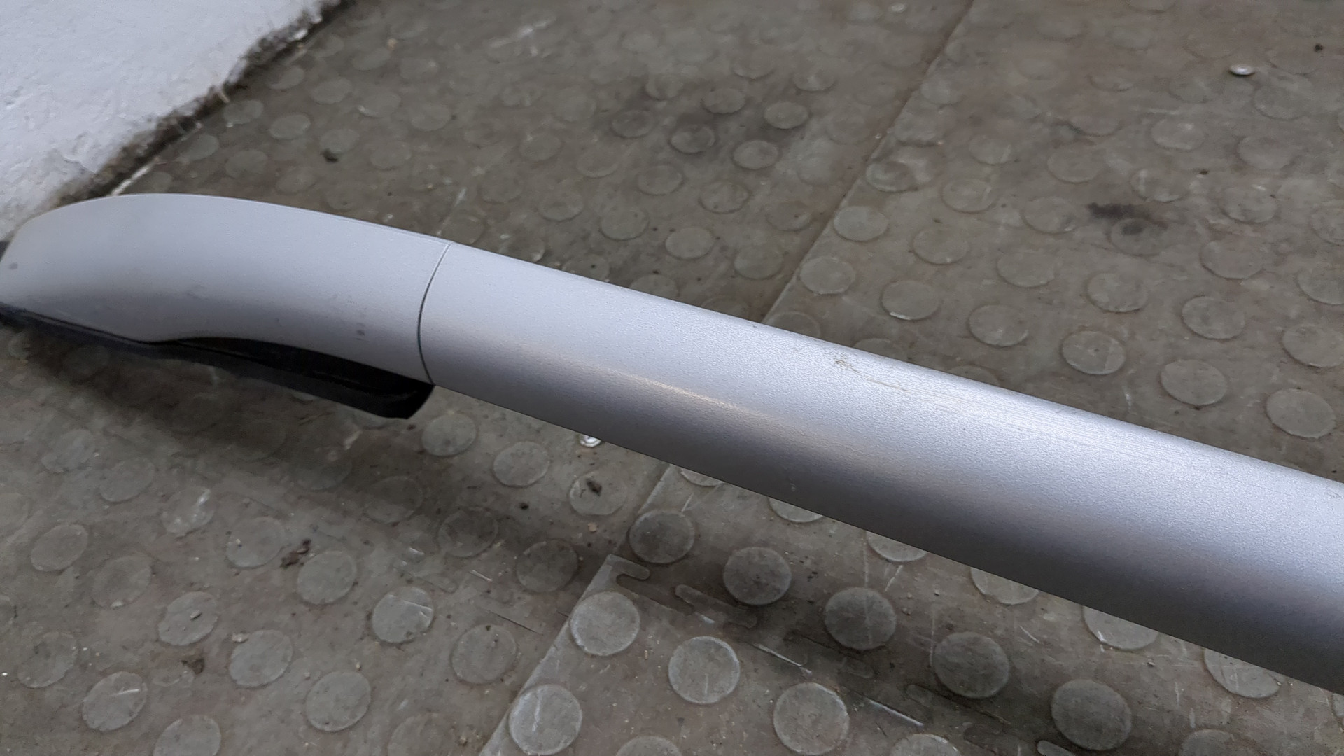 Рейлинг (релинг) левый (планка на крышу)