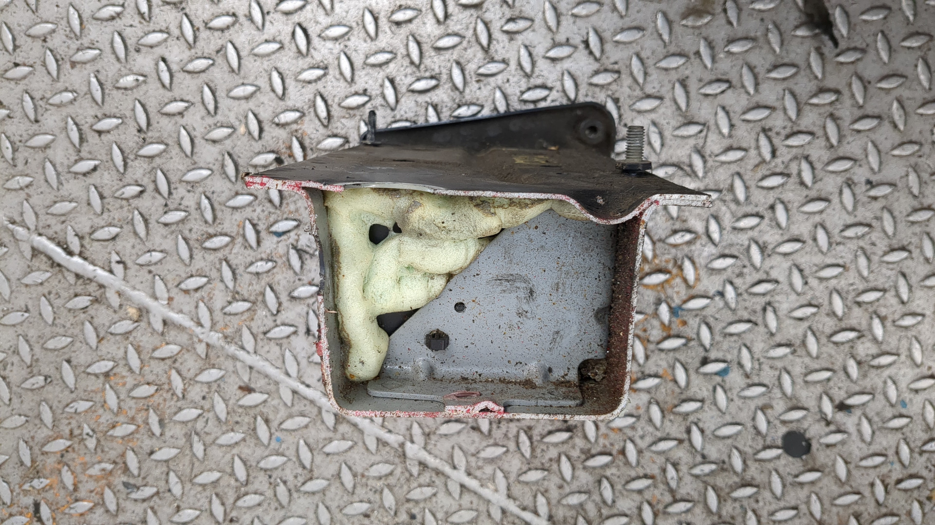 Лонжерон передний правый