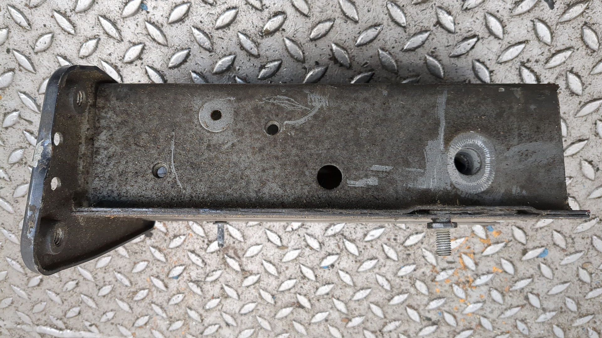 Лонжерон передний правый