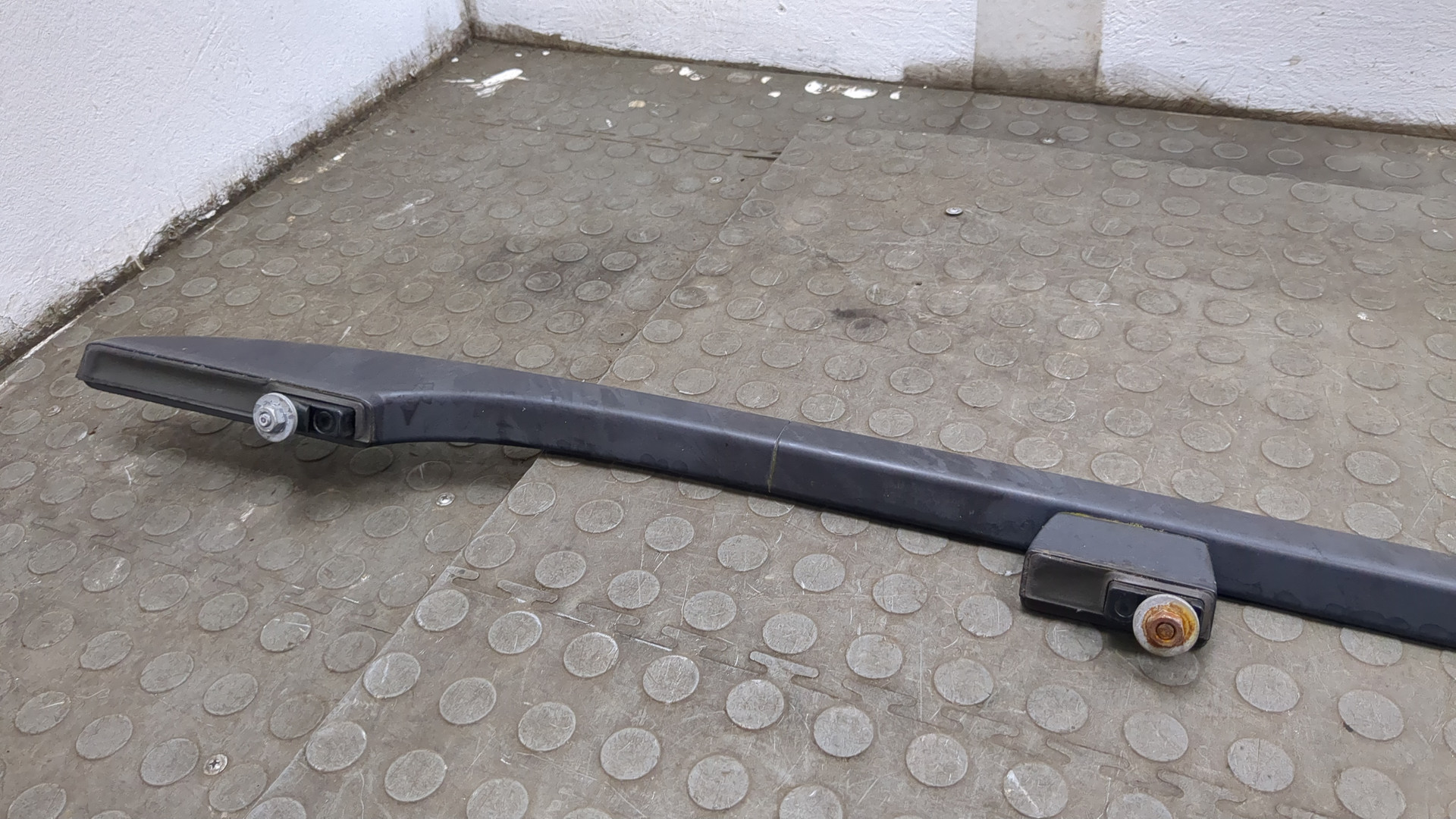 Рейлинг (релинг) правый (планка на крышу)