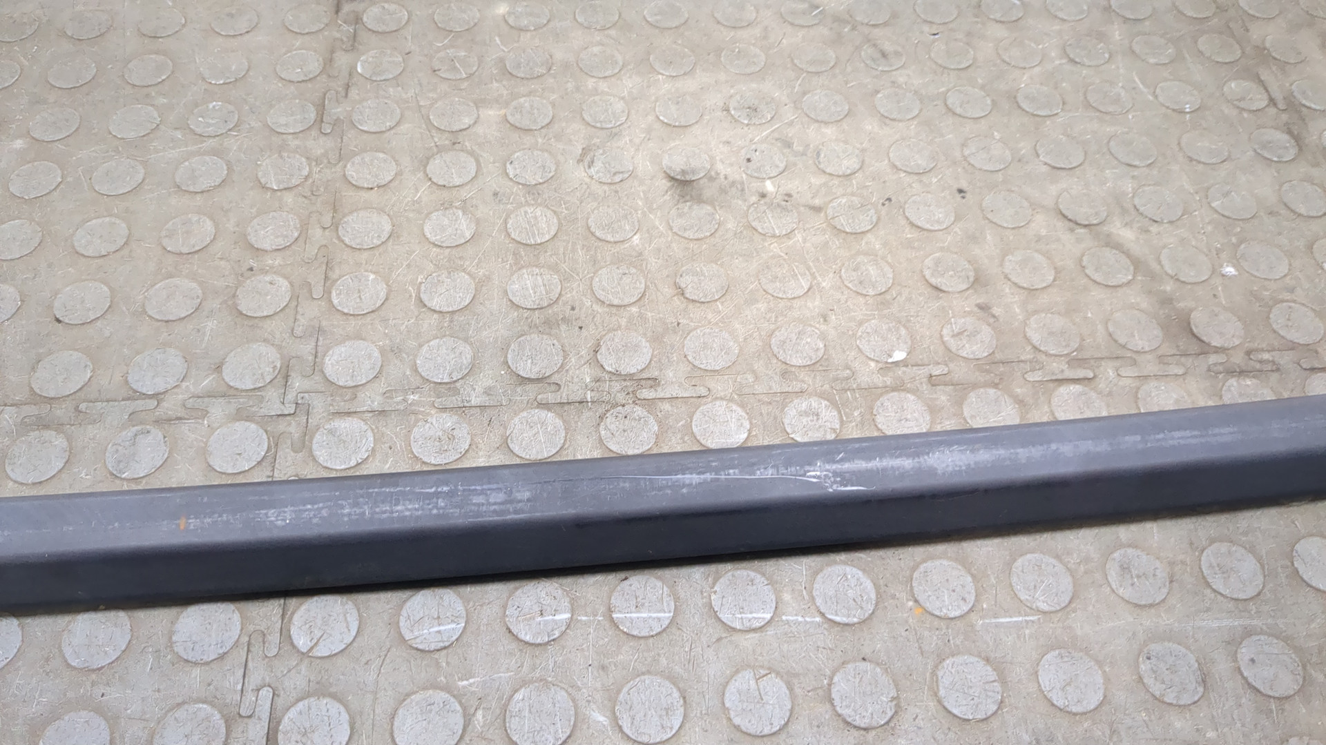 Рейлинг (релинг) правый (планка на крышу)