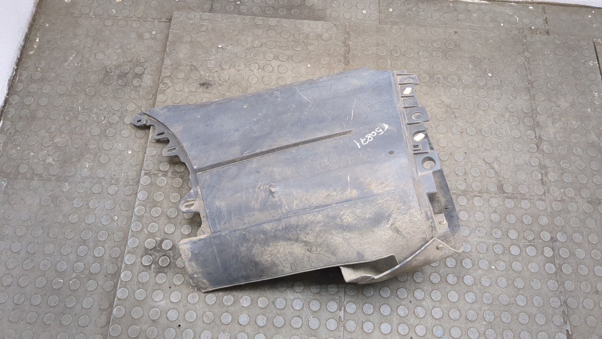 Накладка заднего бампера левая