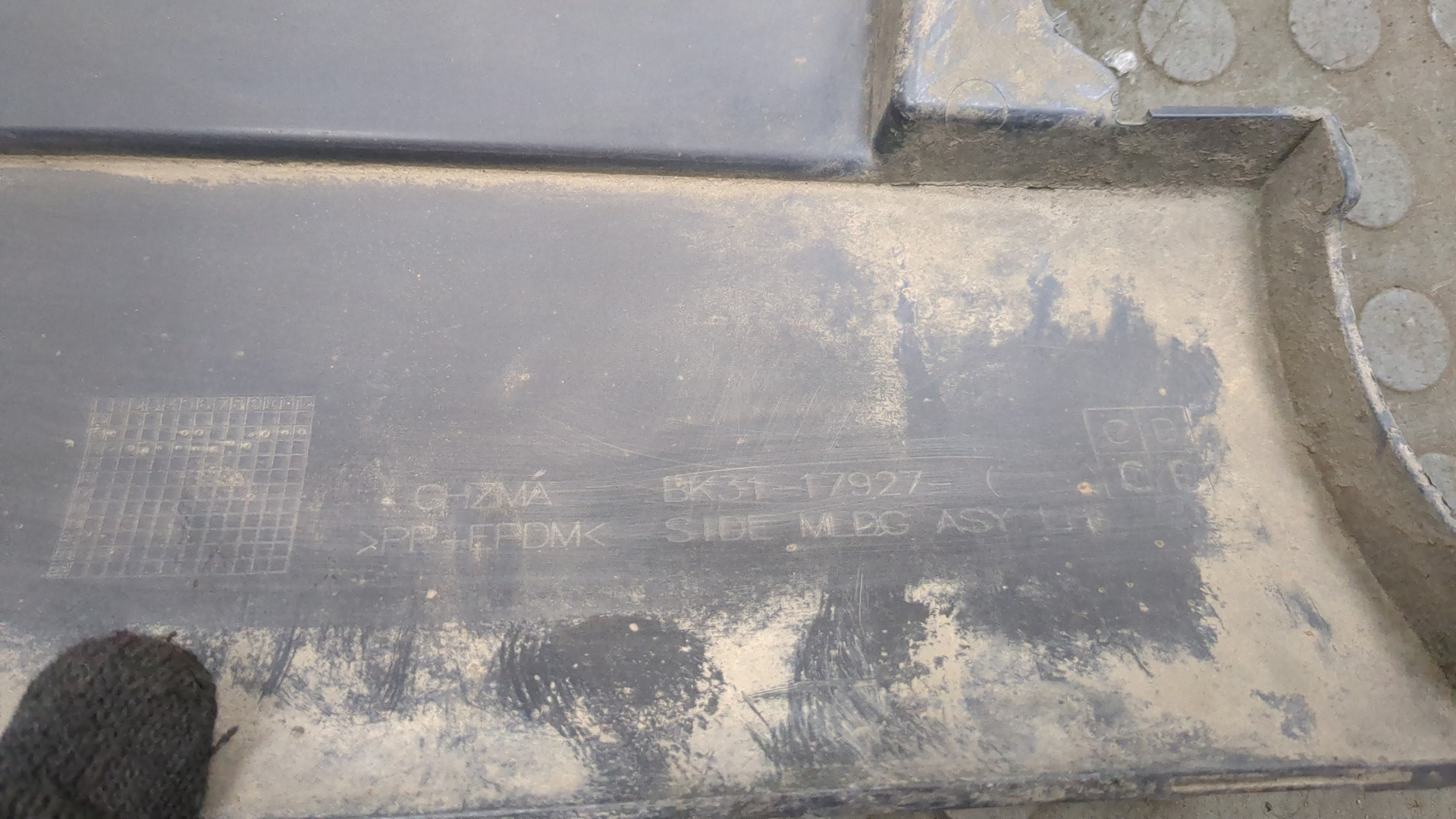 Накладка заднего бампера левая