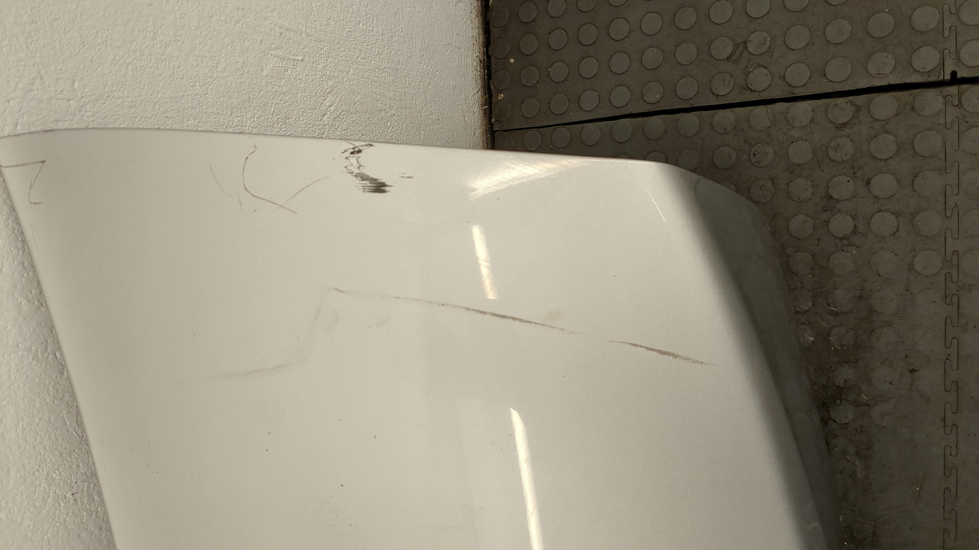 Дверь багажника