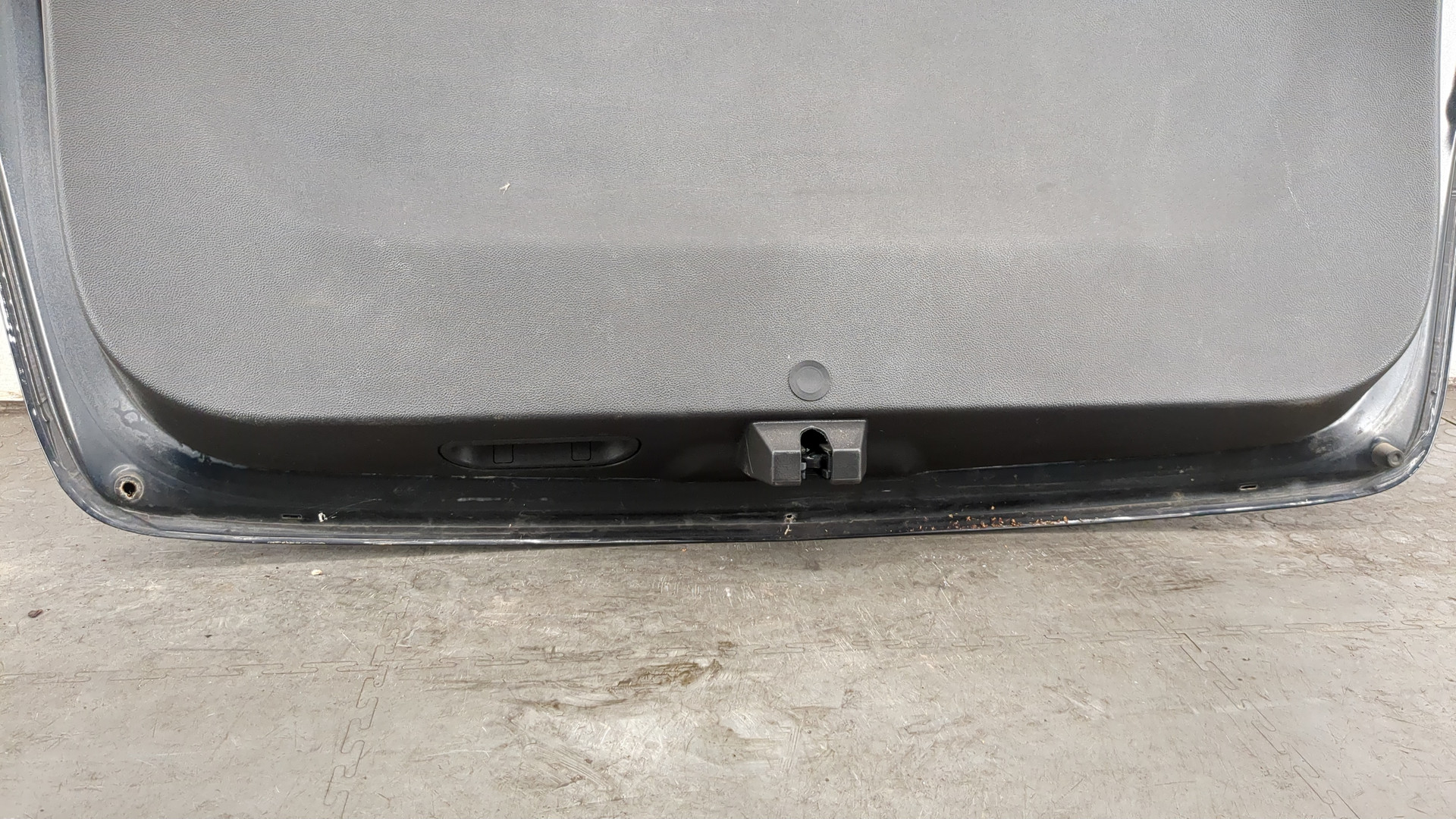 Дверь багажника