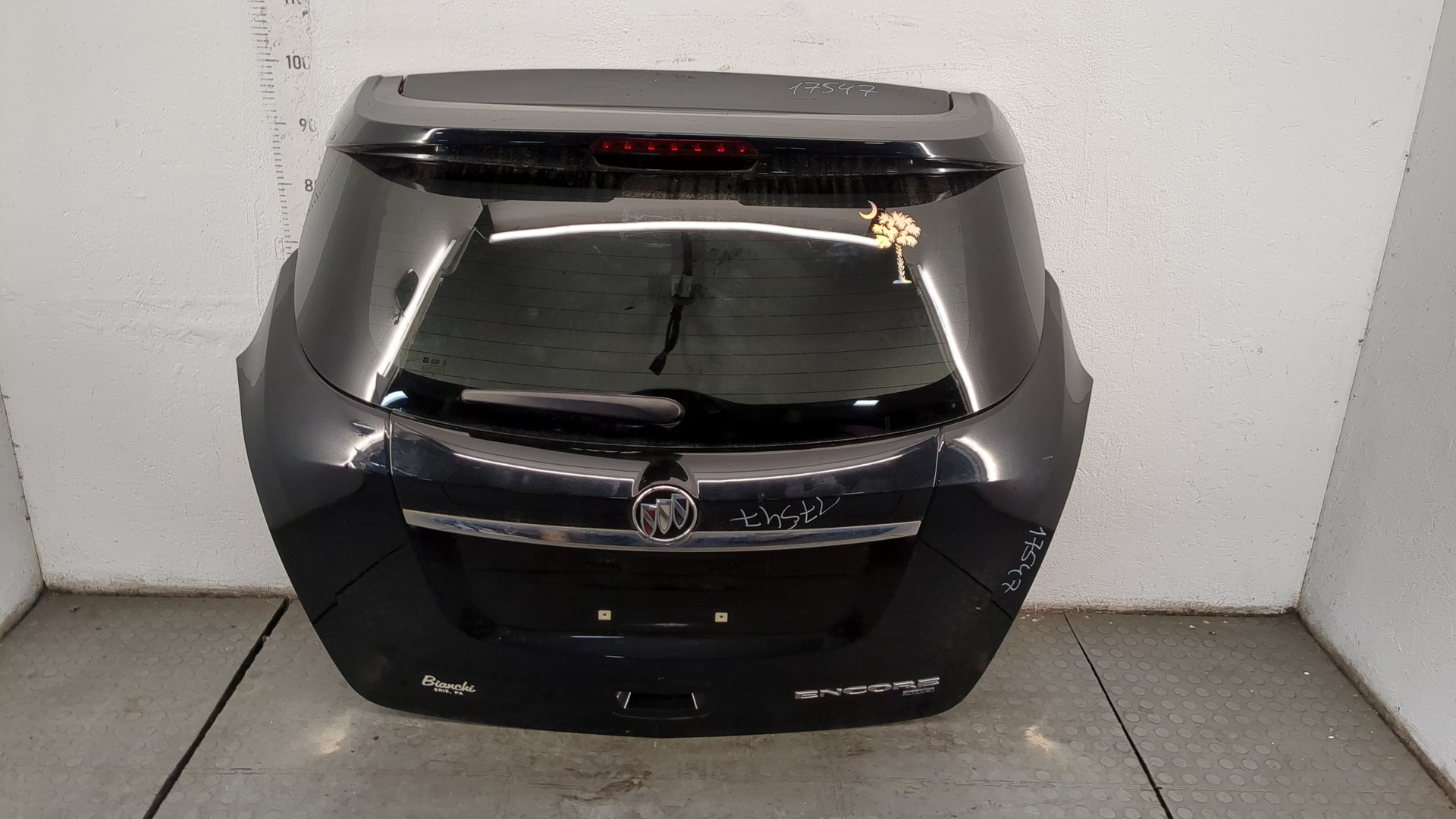 Дверь багажника