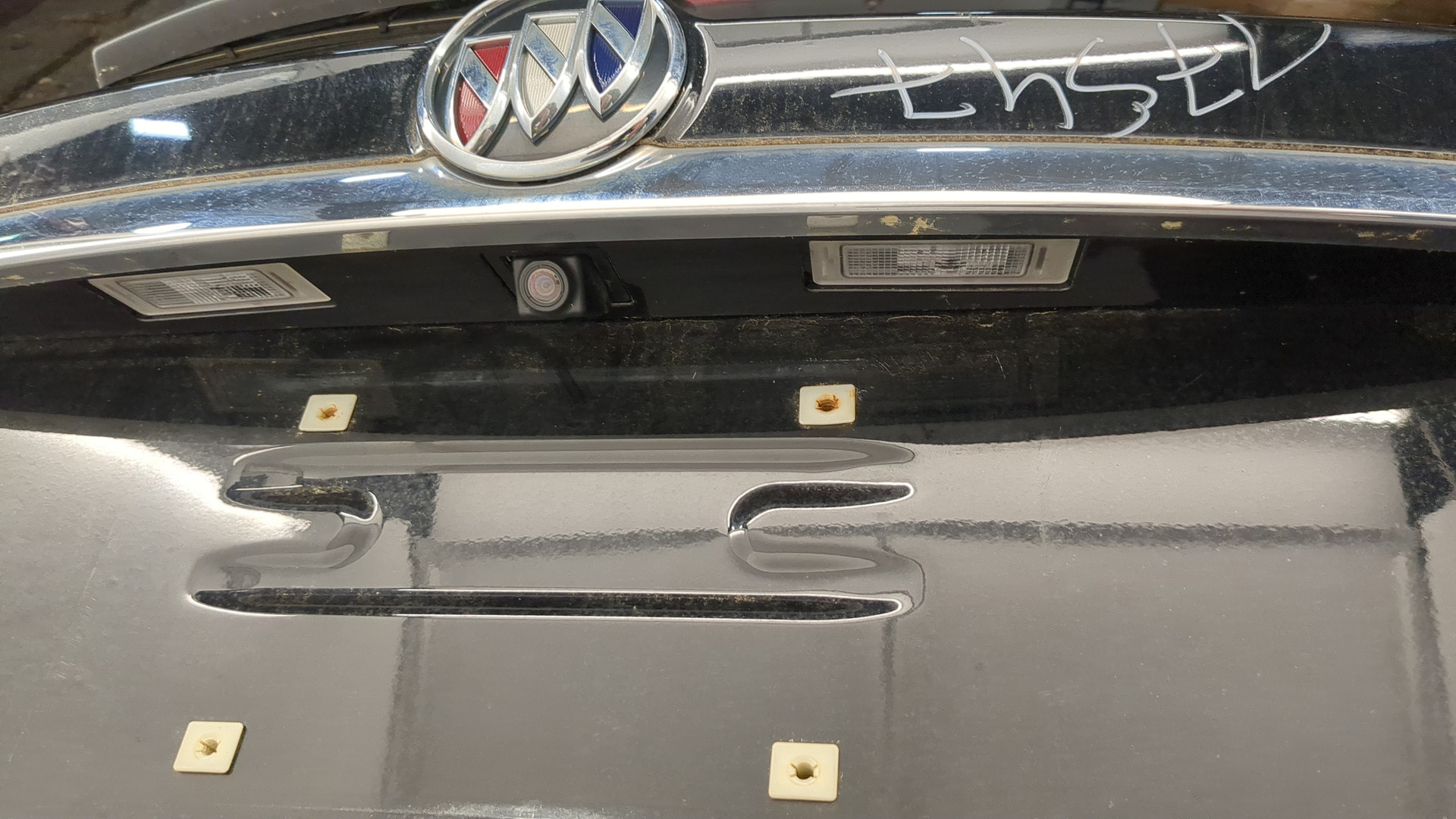 Дверь багажника