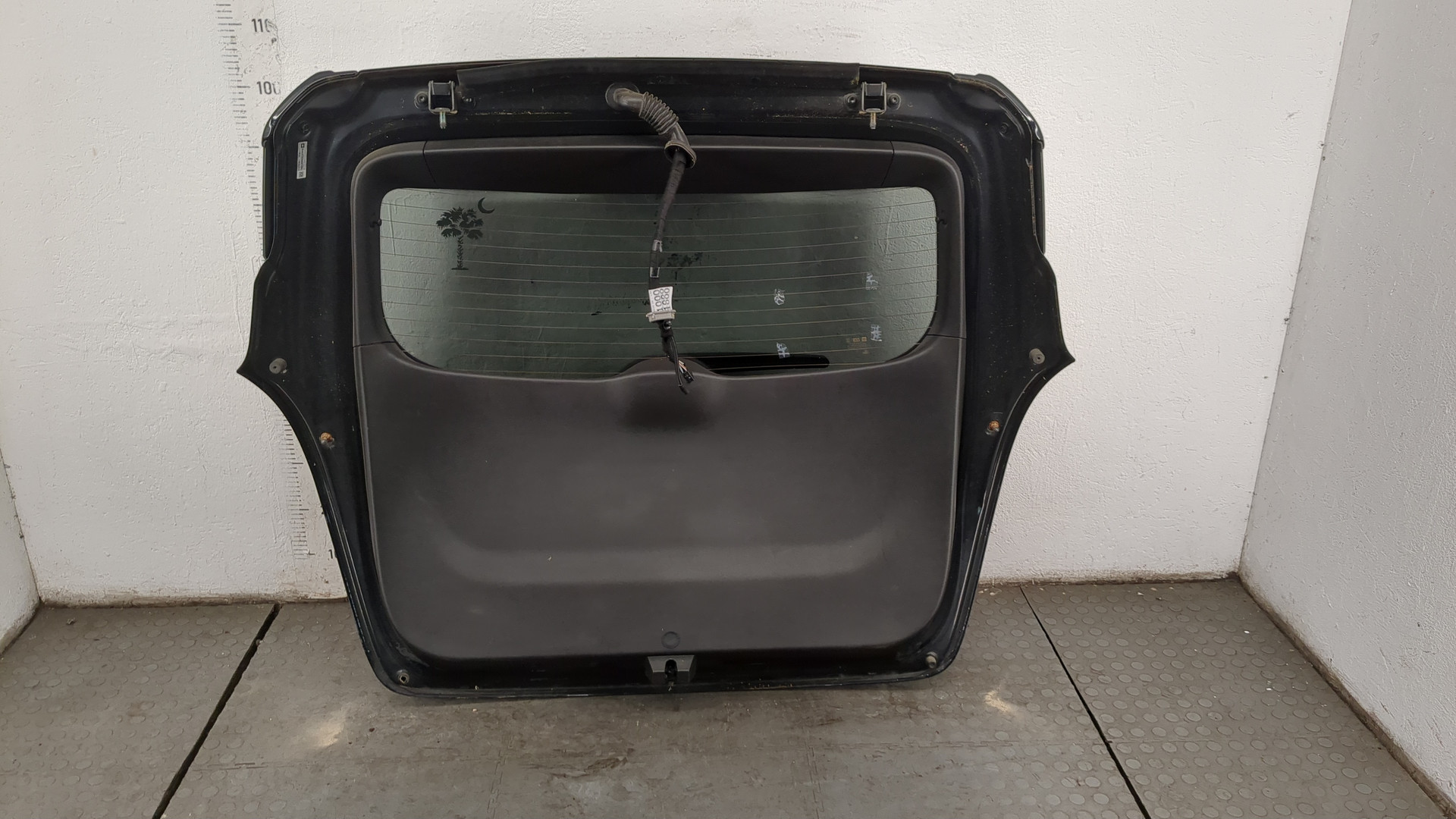 Дверь багажника