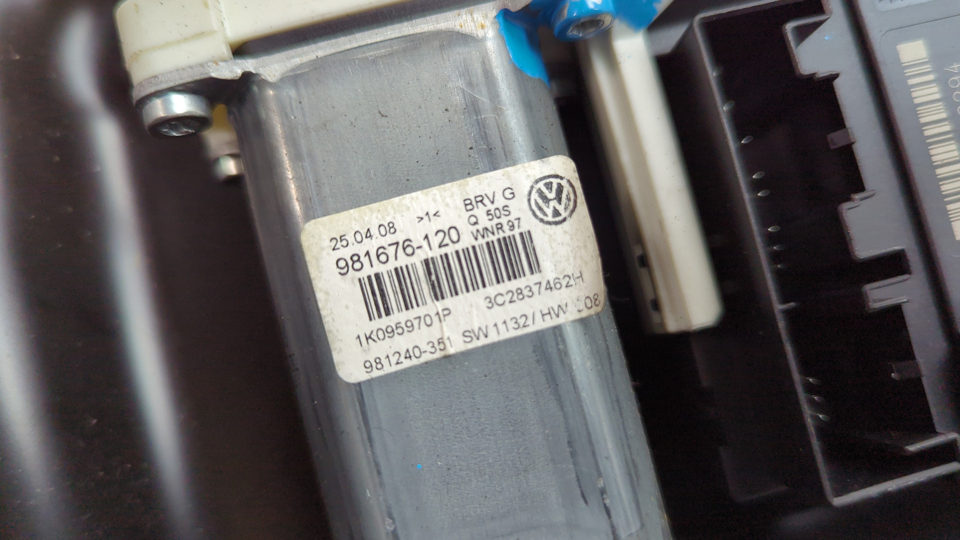 Стеклоподъемник электр. передний правый