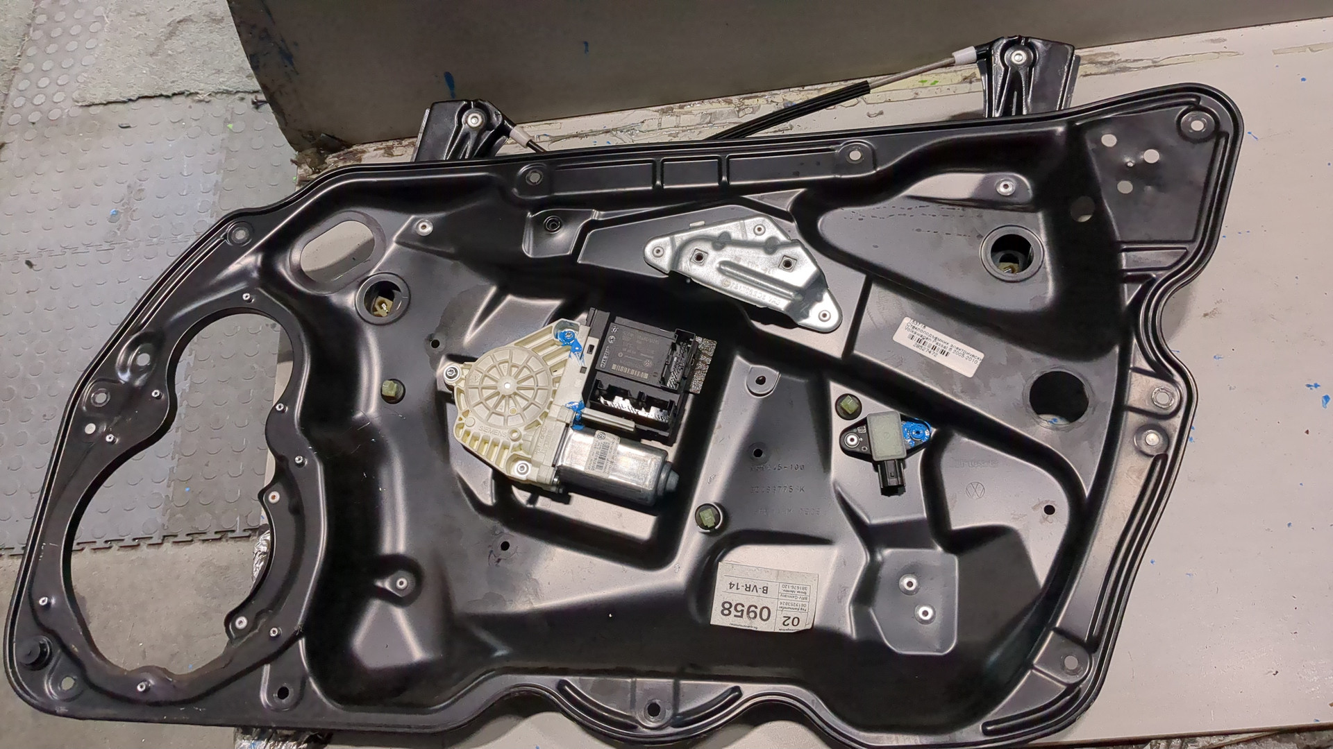 Стеклоподъемник электр. передний правый