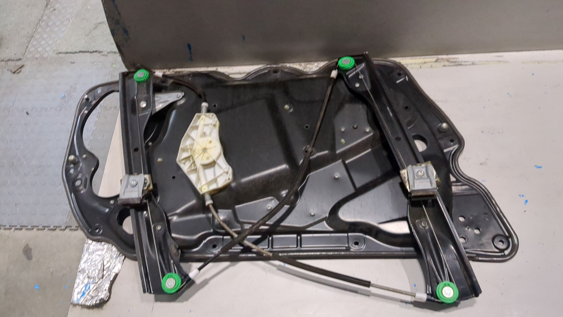 Стеклоподъемник электр. передний правый