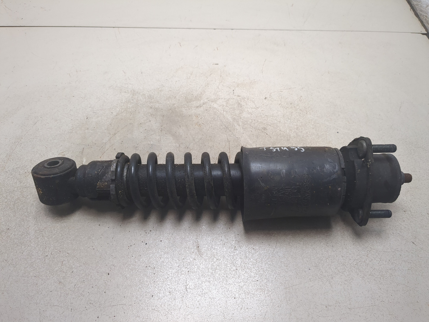 Амортизатор кабины