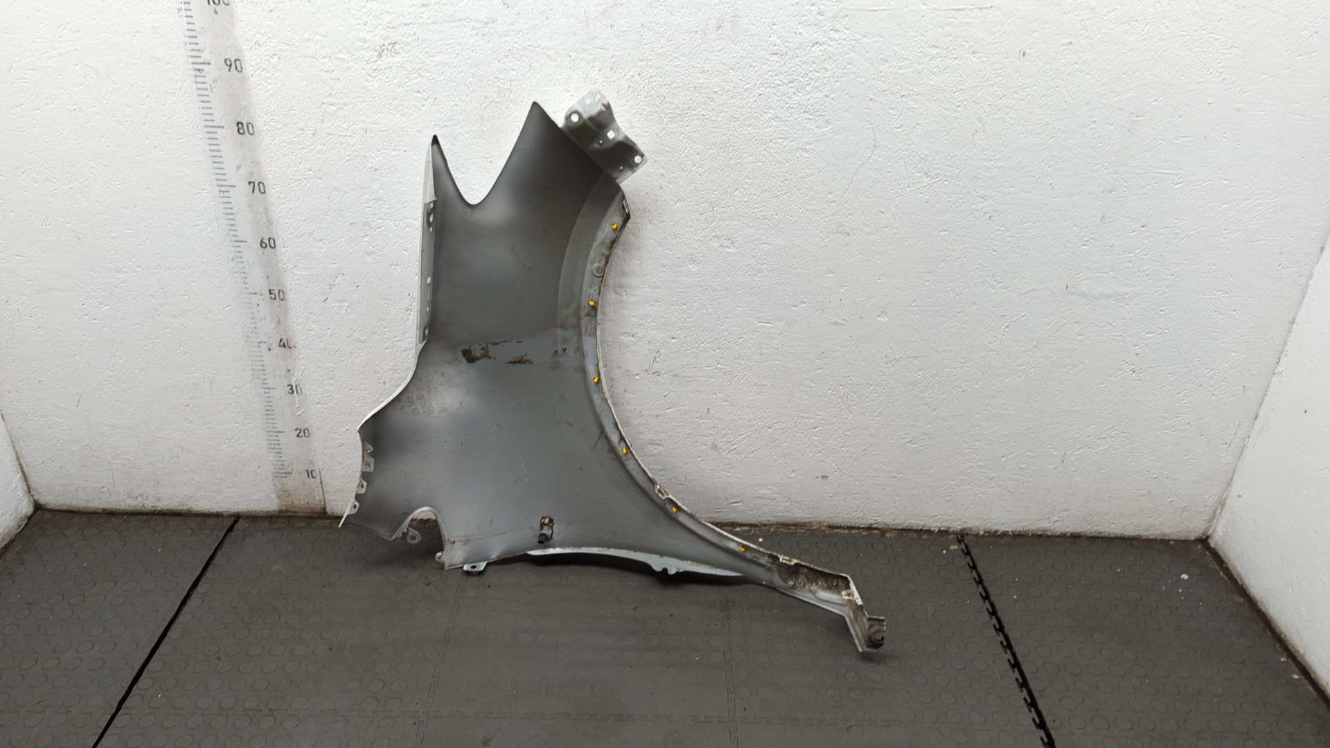 Крыло переднее левое